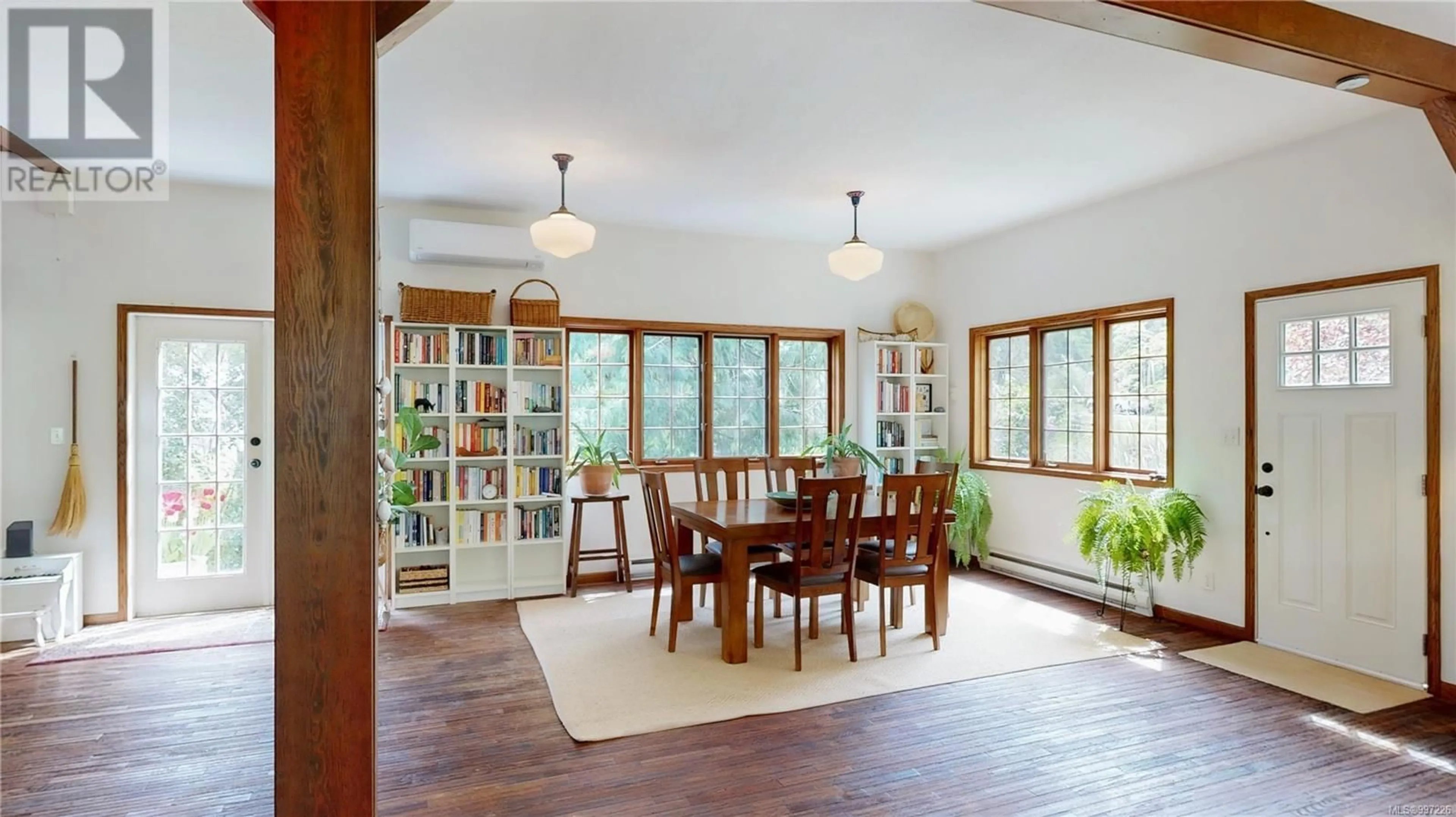 Dining room, wood/laminate floor for 1470 TOWN-HO END, Gabriola Island British Columbia V0R1X5