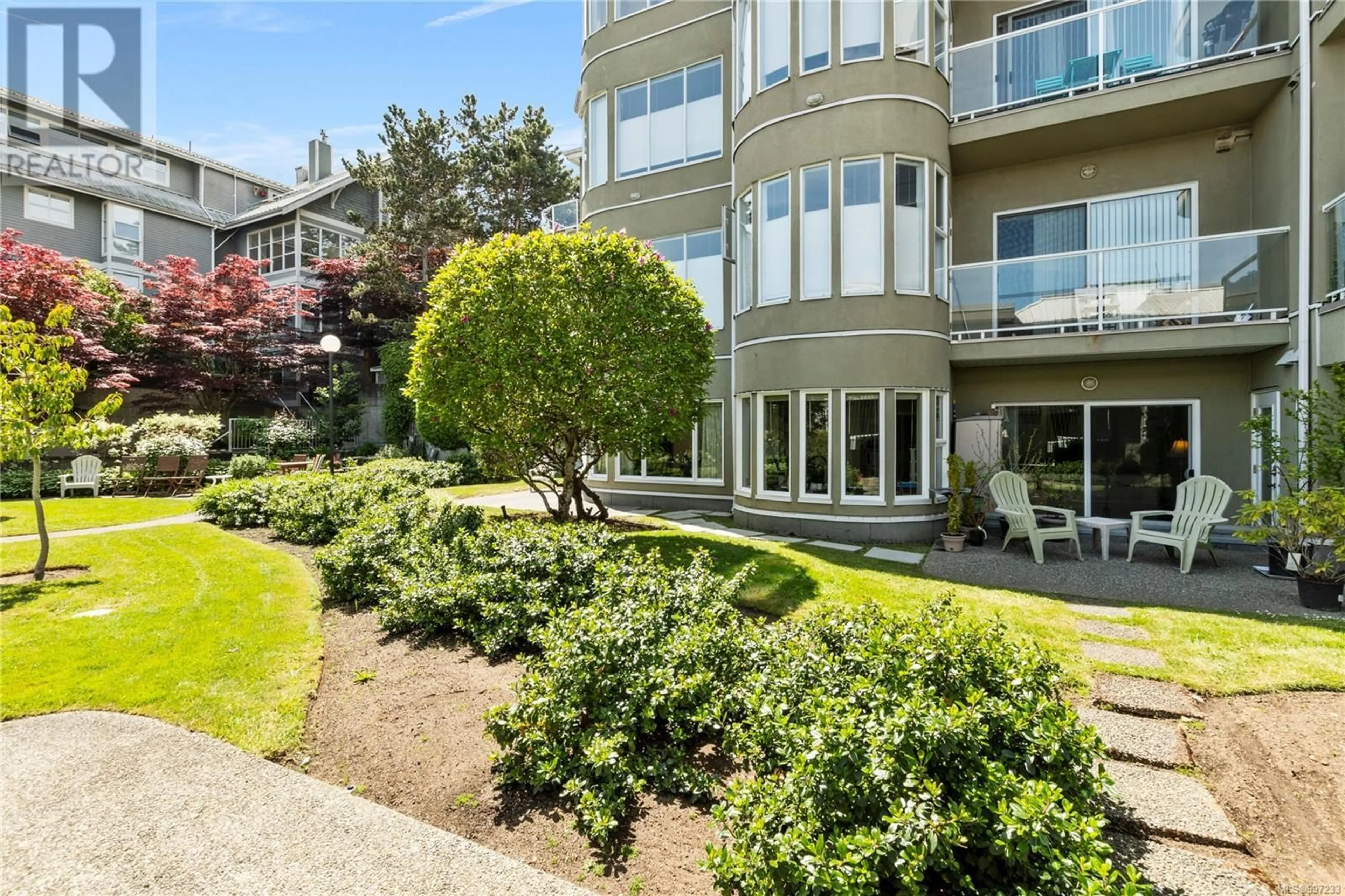 Patio, water/lake/river/ocean view for 101 - 560 STEWART AVENUE, Nanaimo British Columbia V9S5T5