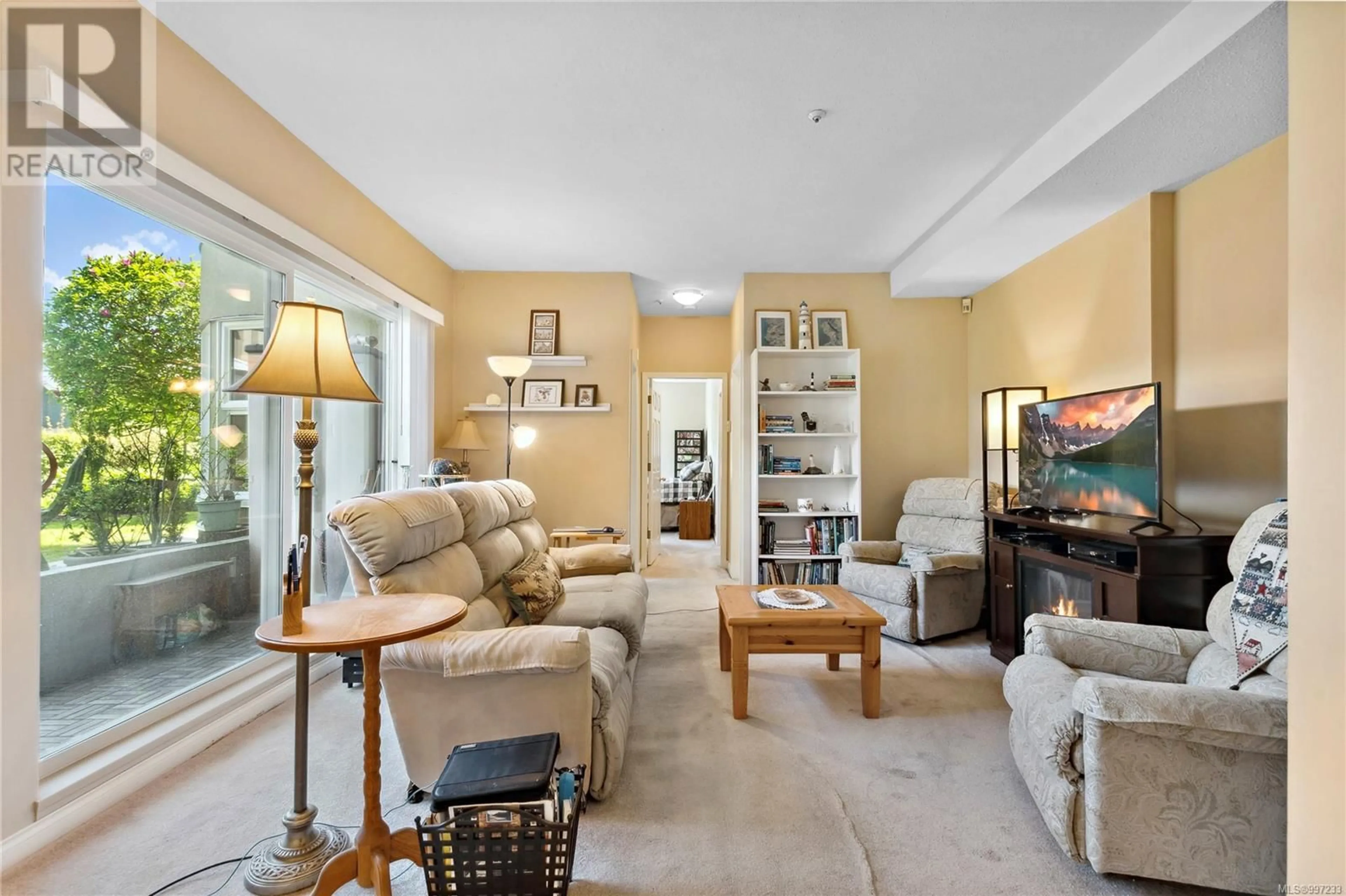Living room with furniture, unknown for 101 - 560 STEWART AVENUE, Nanaimo British Columbia V9S5T5