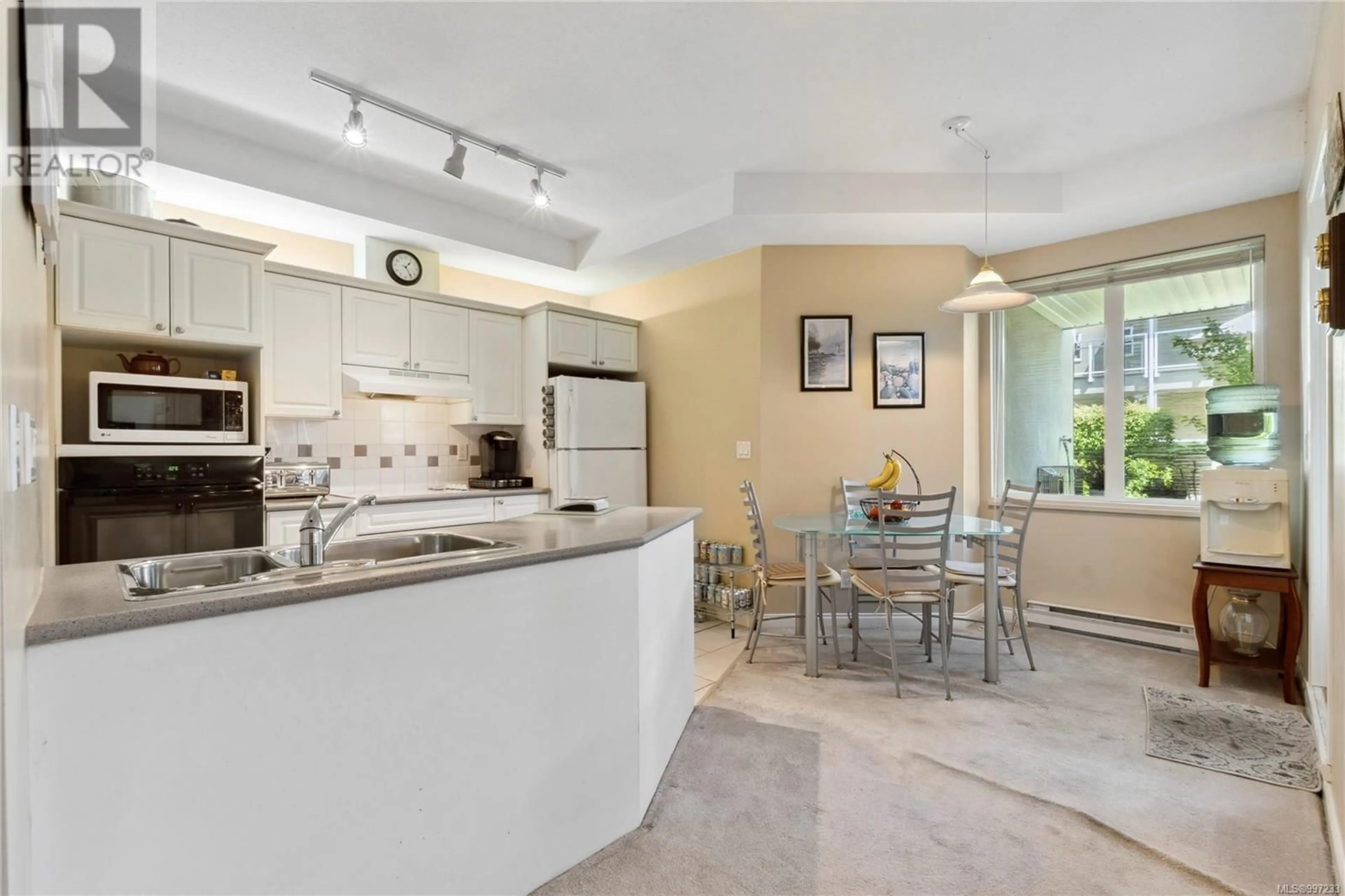 Open concept kitchen, ceramic/tile floor for 101 - 560 STEWART AVENUE, Nanaimo British Columbia V9S5T5