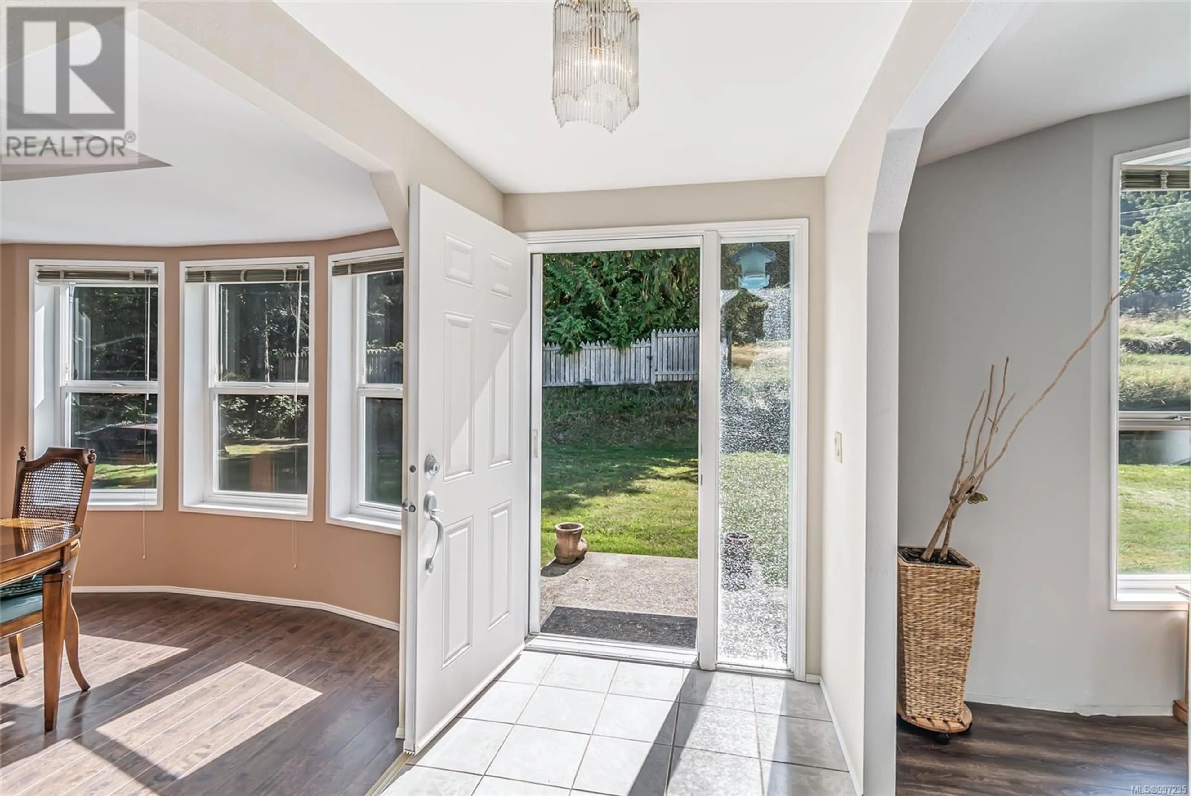 Indoor entryway for 1122 POPHAM ROAD, Parksville British Columbia V9T2T3