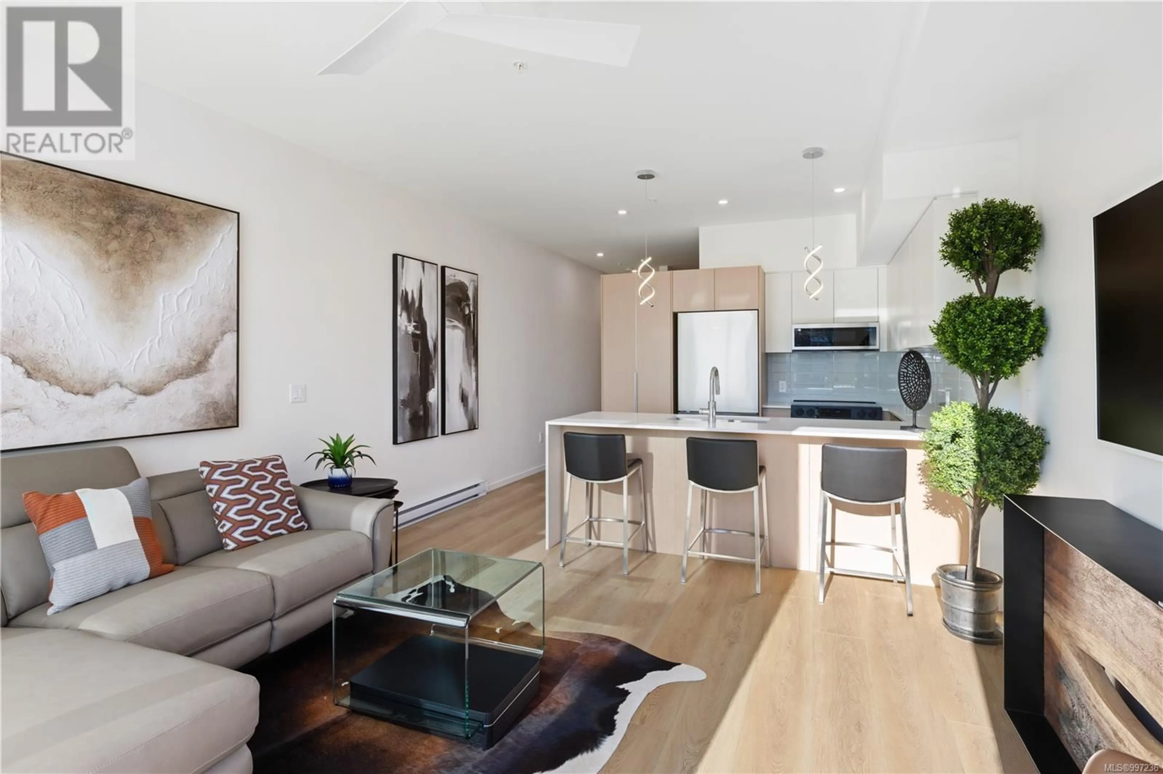 Open concept kitchen, wood/laminate floor for 205 - 2374 OAKVILLE AVENUE, Sidney British Columbia V8L1V5
