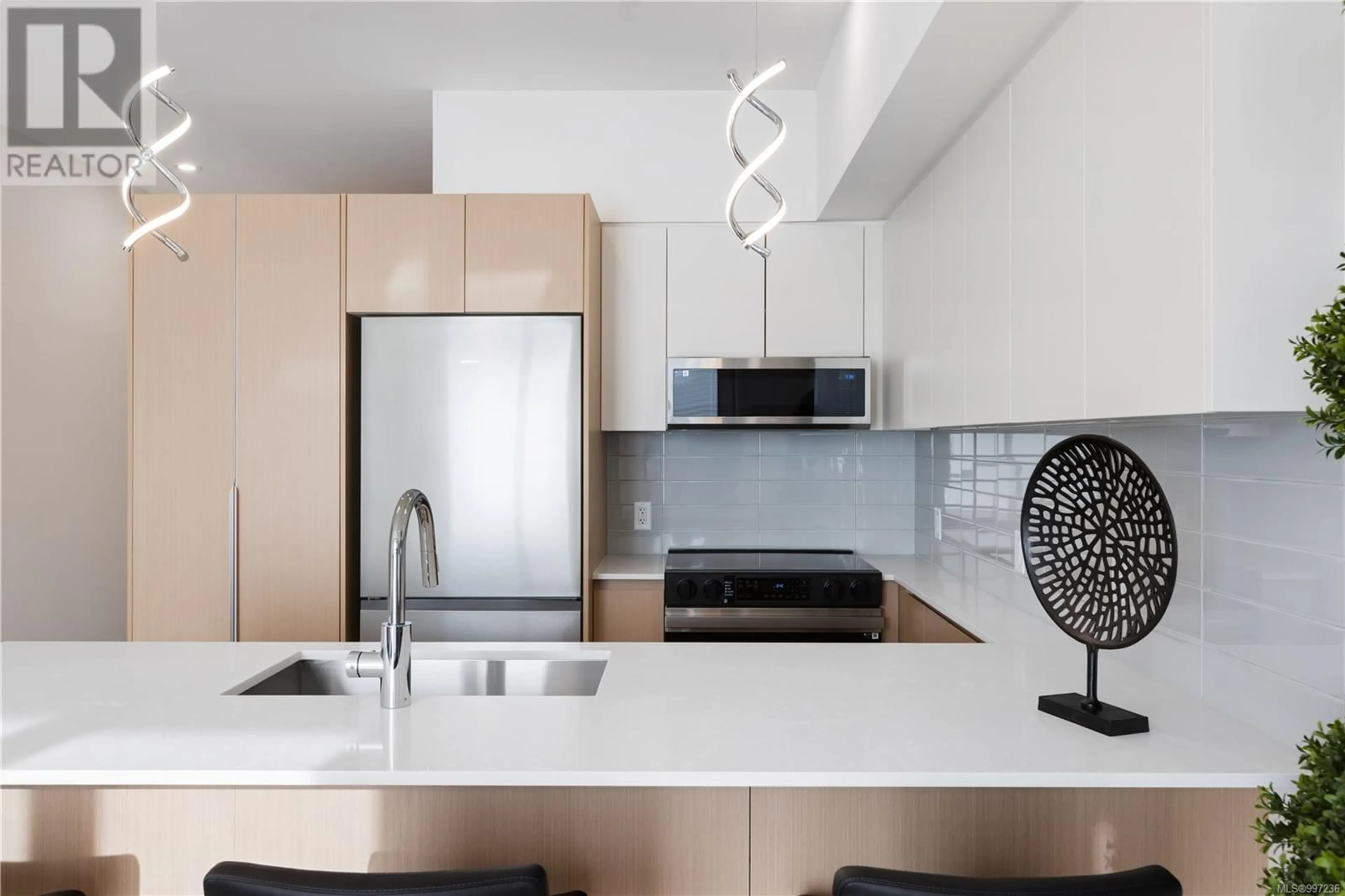 Unknown for 205 - 2374 OAKVILLE AVENUE, Sidney British Columbia V8L1V5