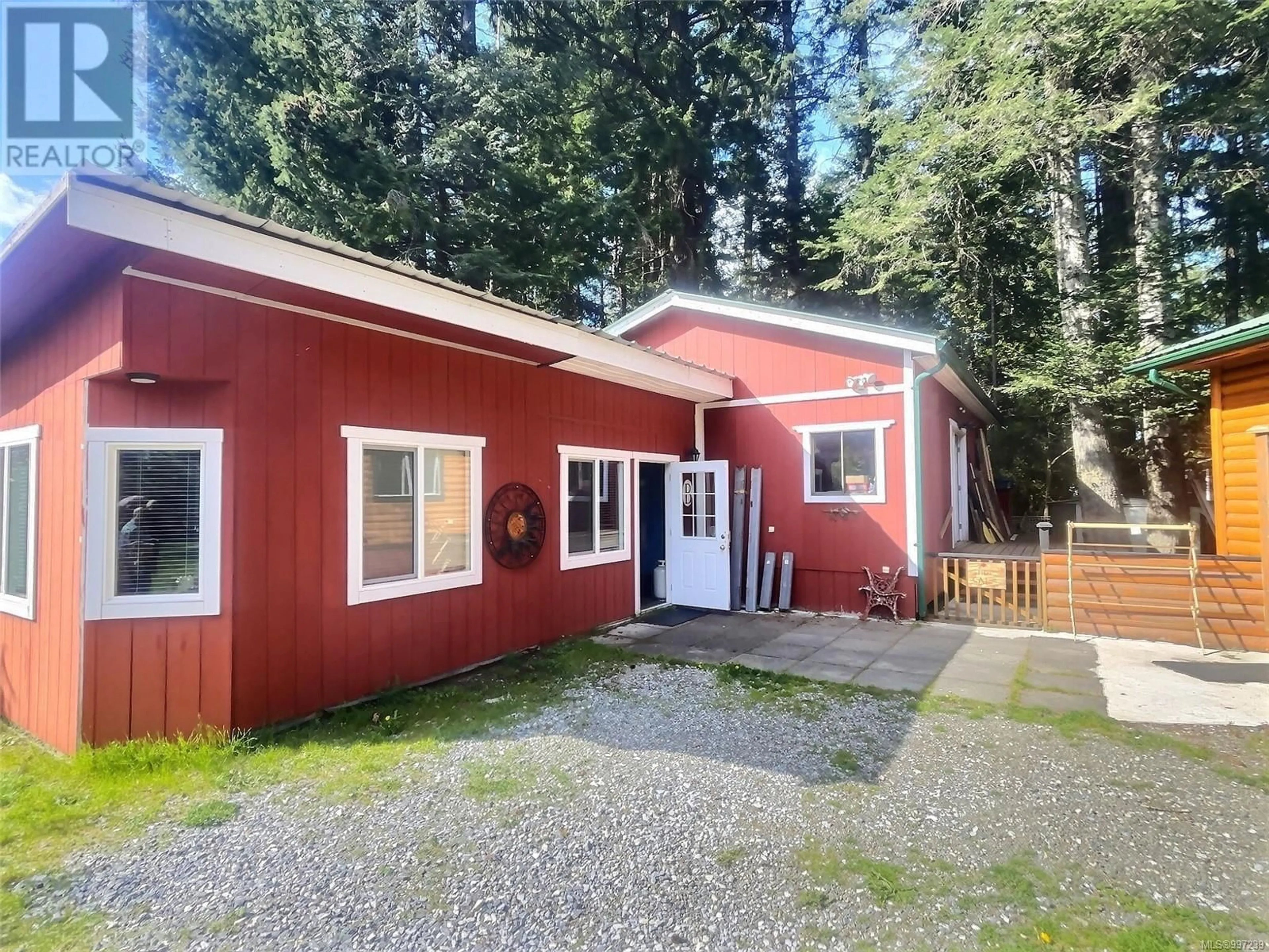 A pic from outside/outdoor area/front of a property/back of a property/a pic from drone, unknown for 2220 SALMON POINT ROAD, Campbell River British Columbia V9H1E6