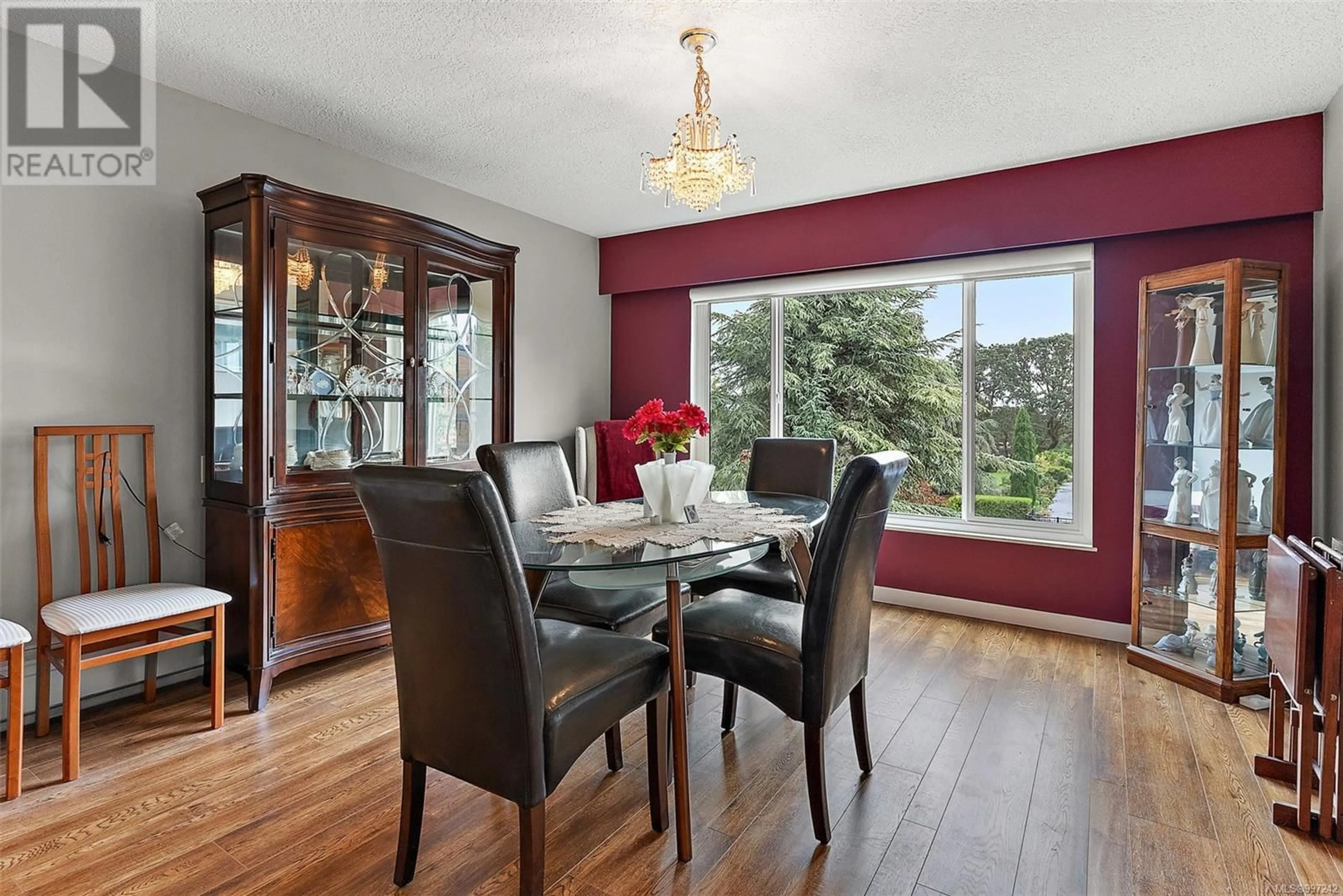 Dining room, wood/laminate floor for 404 - 2920 COOK STREET, Victoria British Columbia V8T3S7