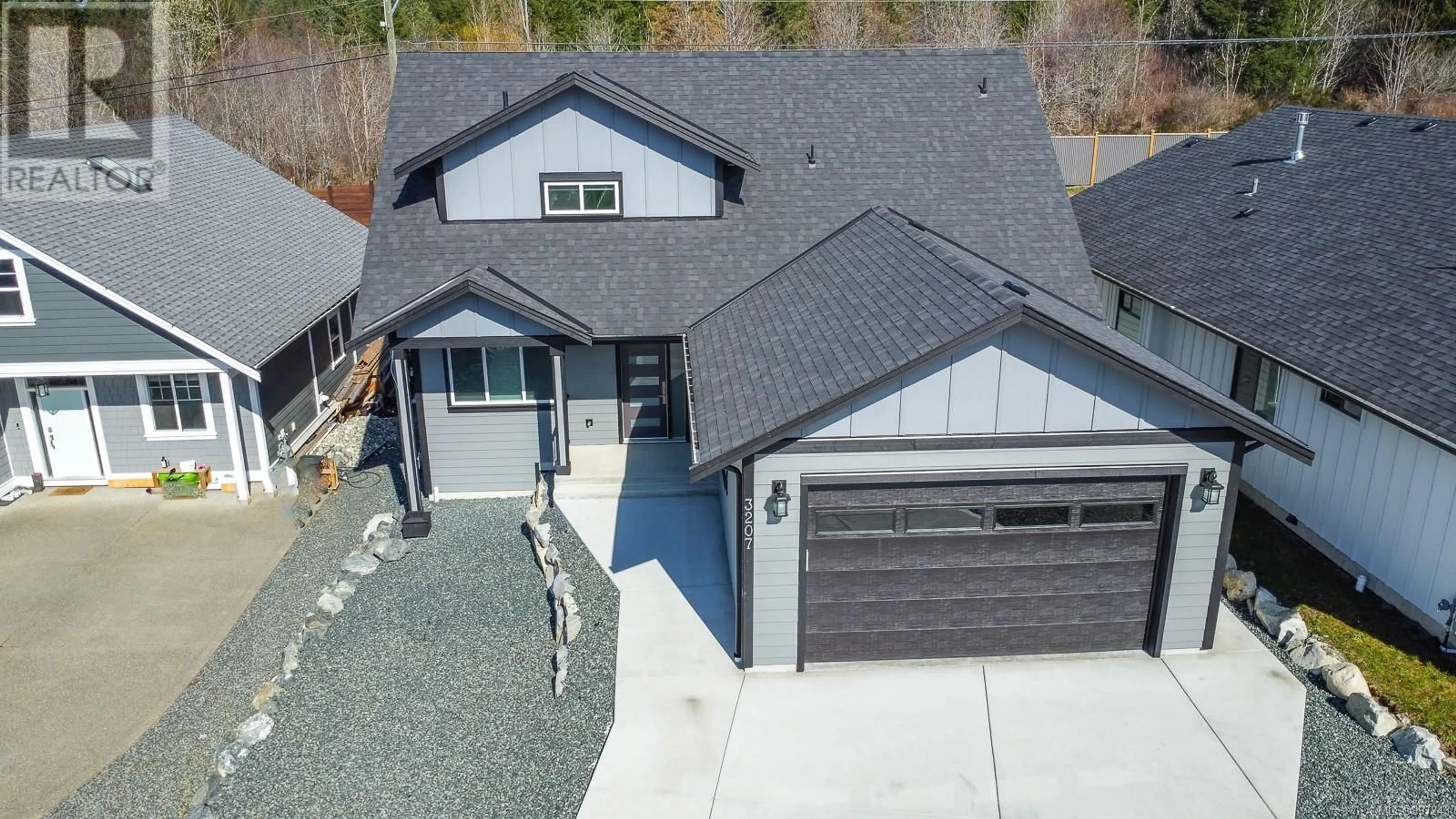 A pic from outside/outdoor area/front of a property/back of a property/a pic from drone, street for 3207 FERNWOOD LANE, Port Alberni British Columbia V9Y0C5