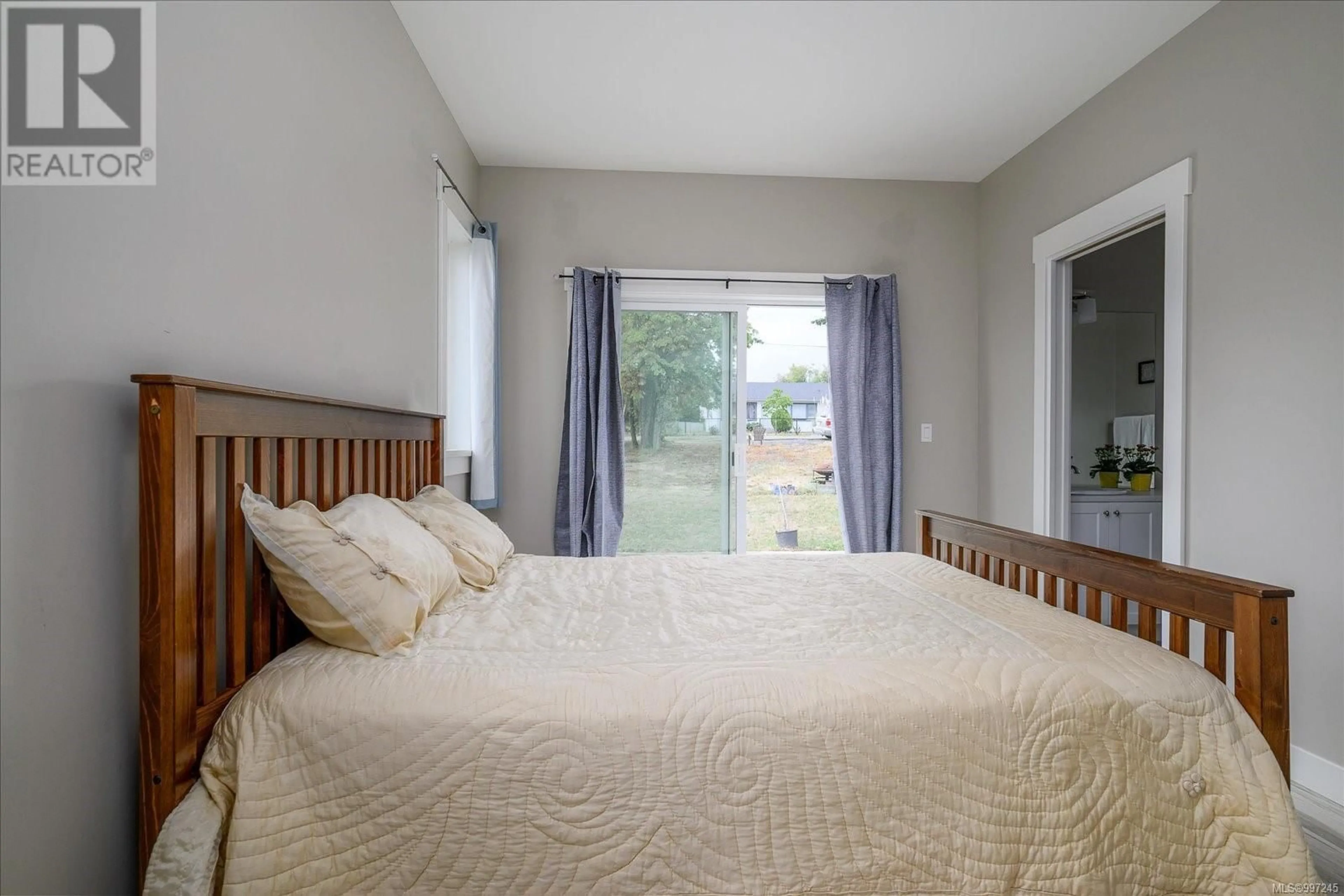 Bedroom with bed, unknown for 104 LEE AVENUE, Parksville British Columbia V9P1L9