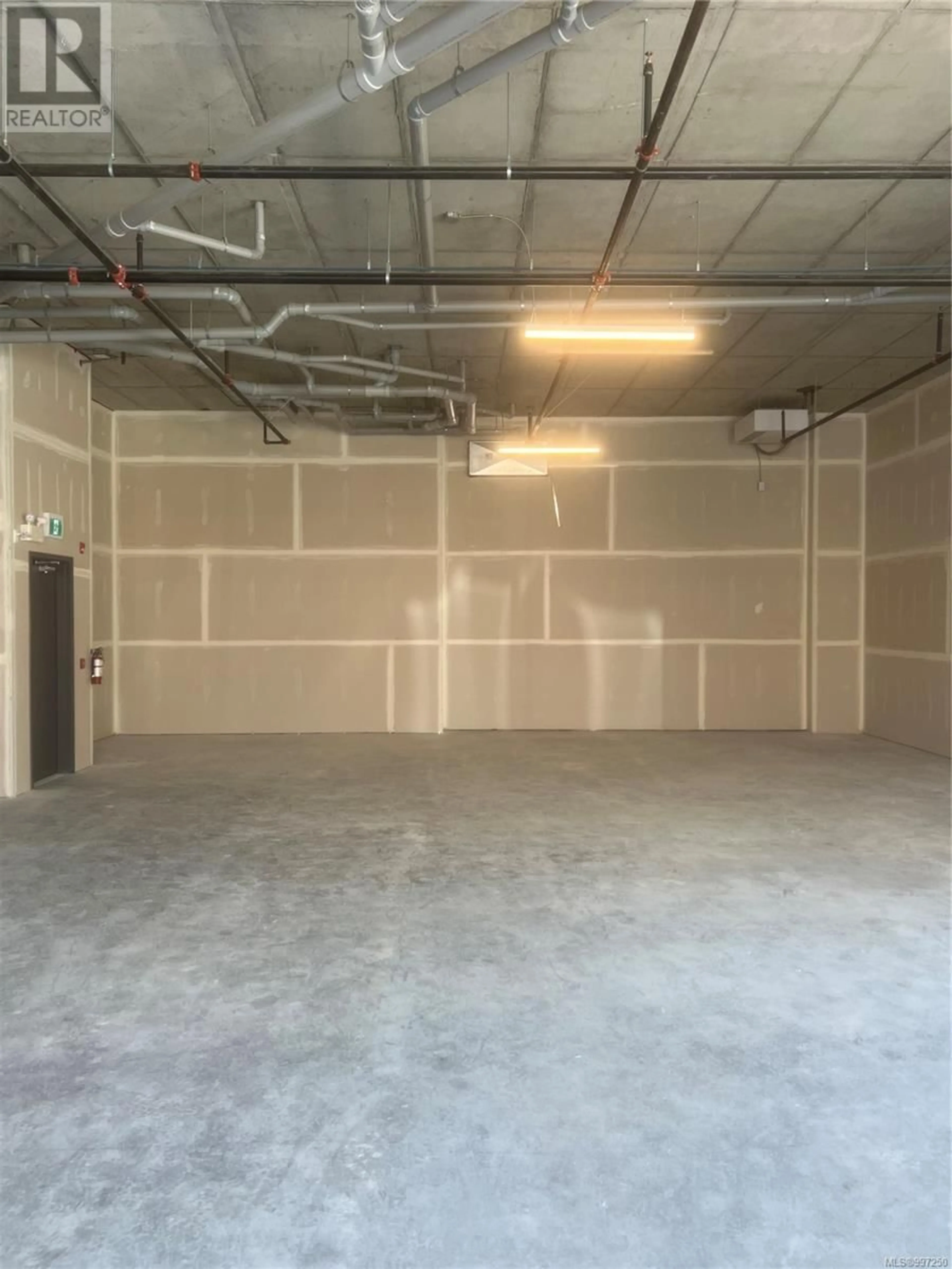 Indoor garage for 112 - 947 WHIRLAWAY CRESCENT, Langford British Columbia V9B6W6