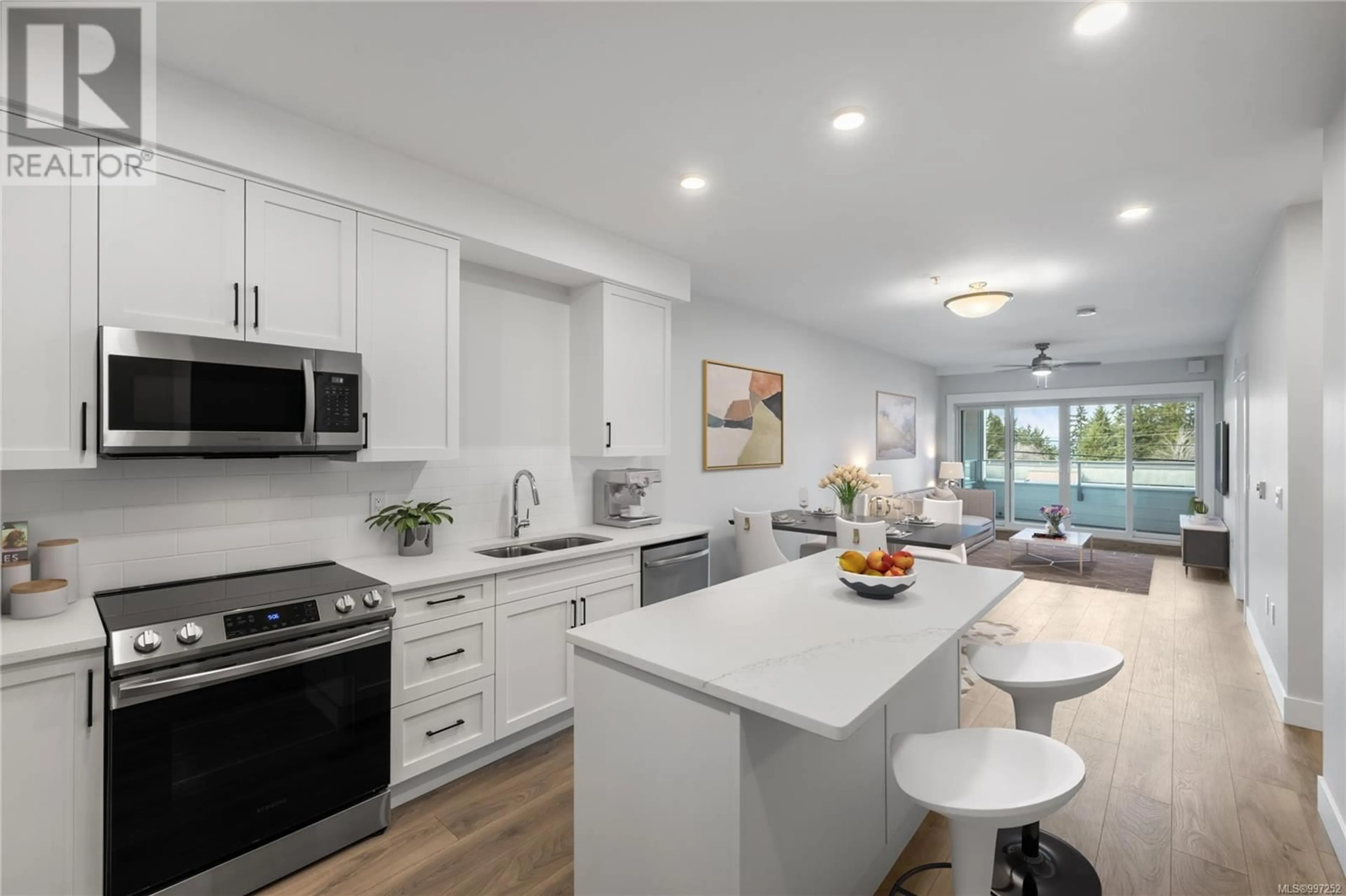Open concept kitchen, ceramic/tile floor for 204 - 113 HIRST AVENUE EAST, Parksville British Columbia V9P1K3