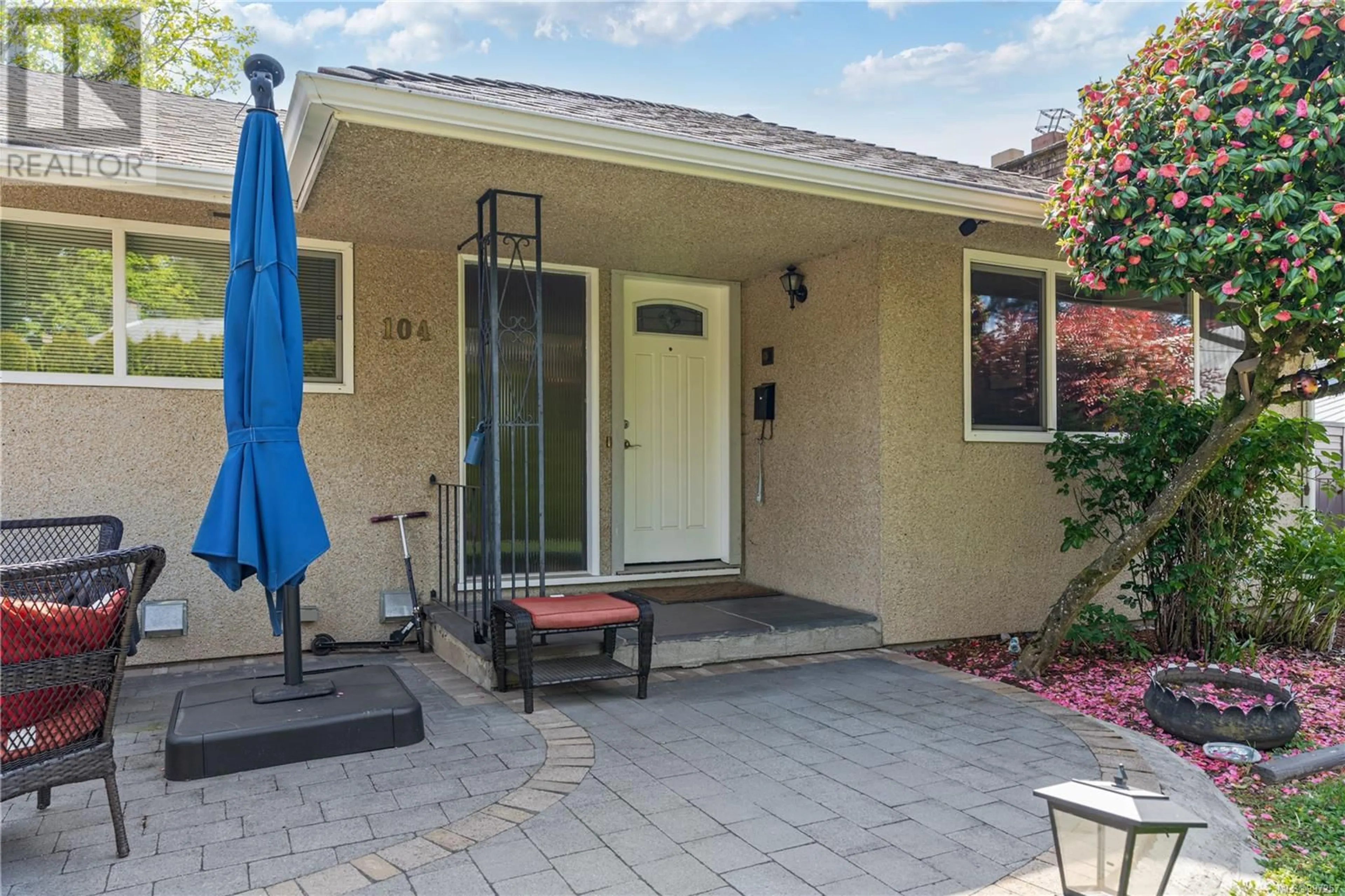Patio, street for 104 BURNETT ROAD, View Royal British Columbia V9B4P7