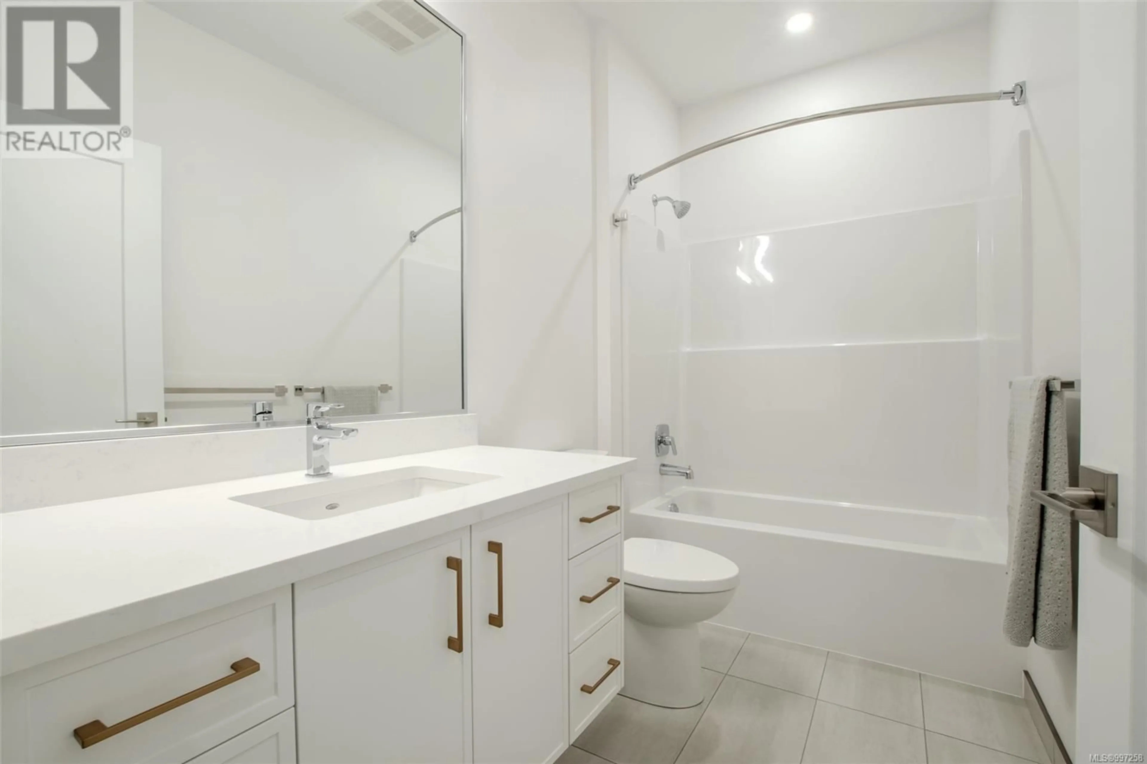 Standard bathroom, ceramic/tile floor for 109 - 1234 VIEWTOP ROAD, Duncan British Columbia V9L0H7
