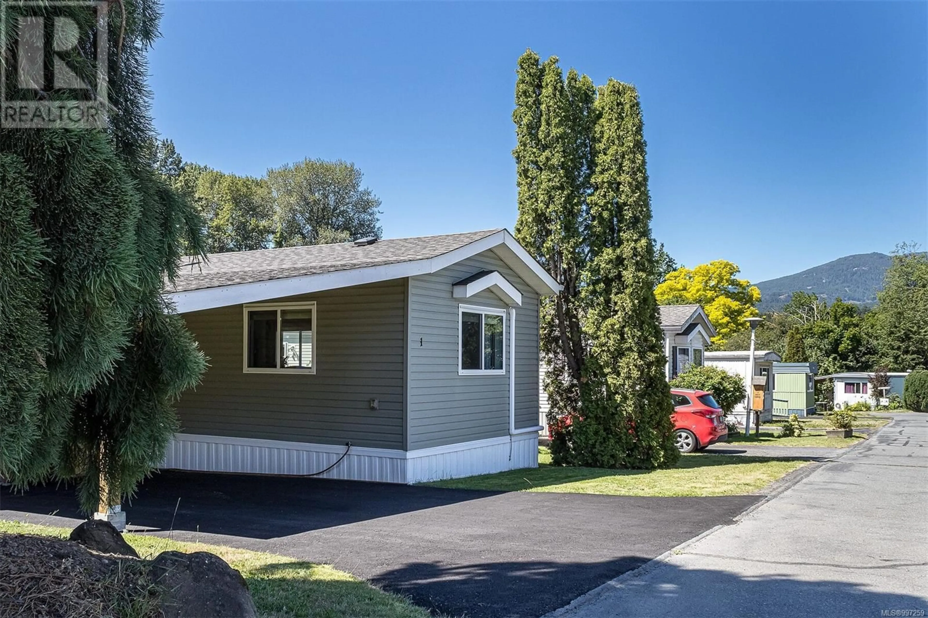 Home with vinyl exterior material, street for 1 HONEY DRIVE, Nanaimo British Columbia V9R5N1