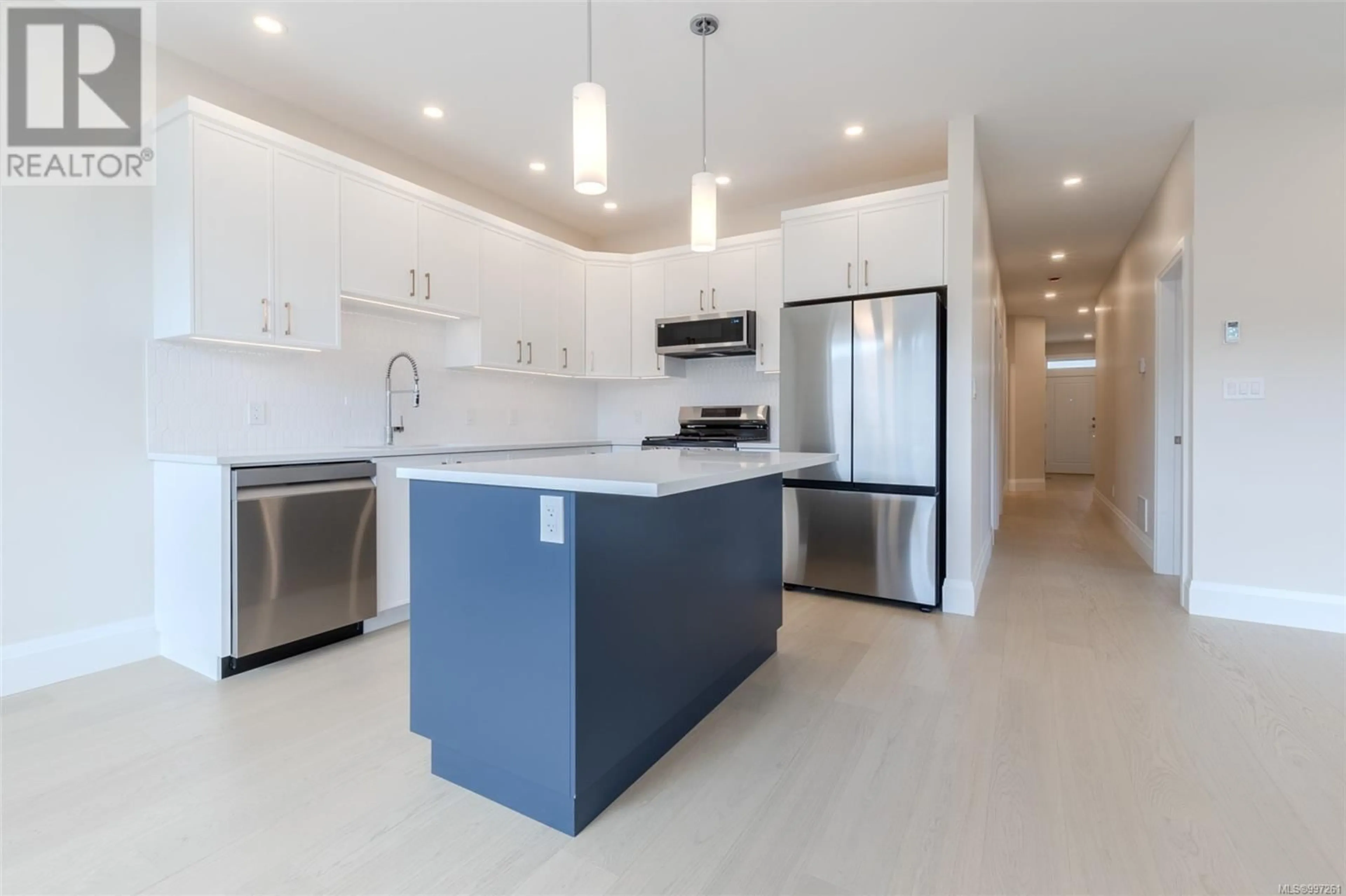 Open concept kitchen, ceramic/tile floor for 113 - 1234 VIEWTOP ROAD, Duncan British Columbia V9L0H7