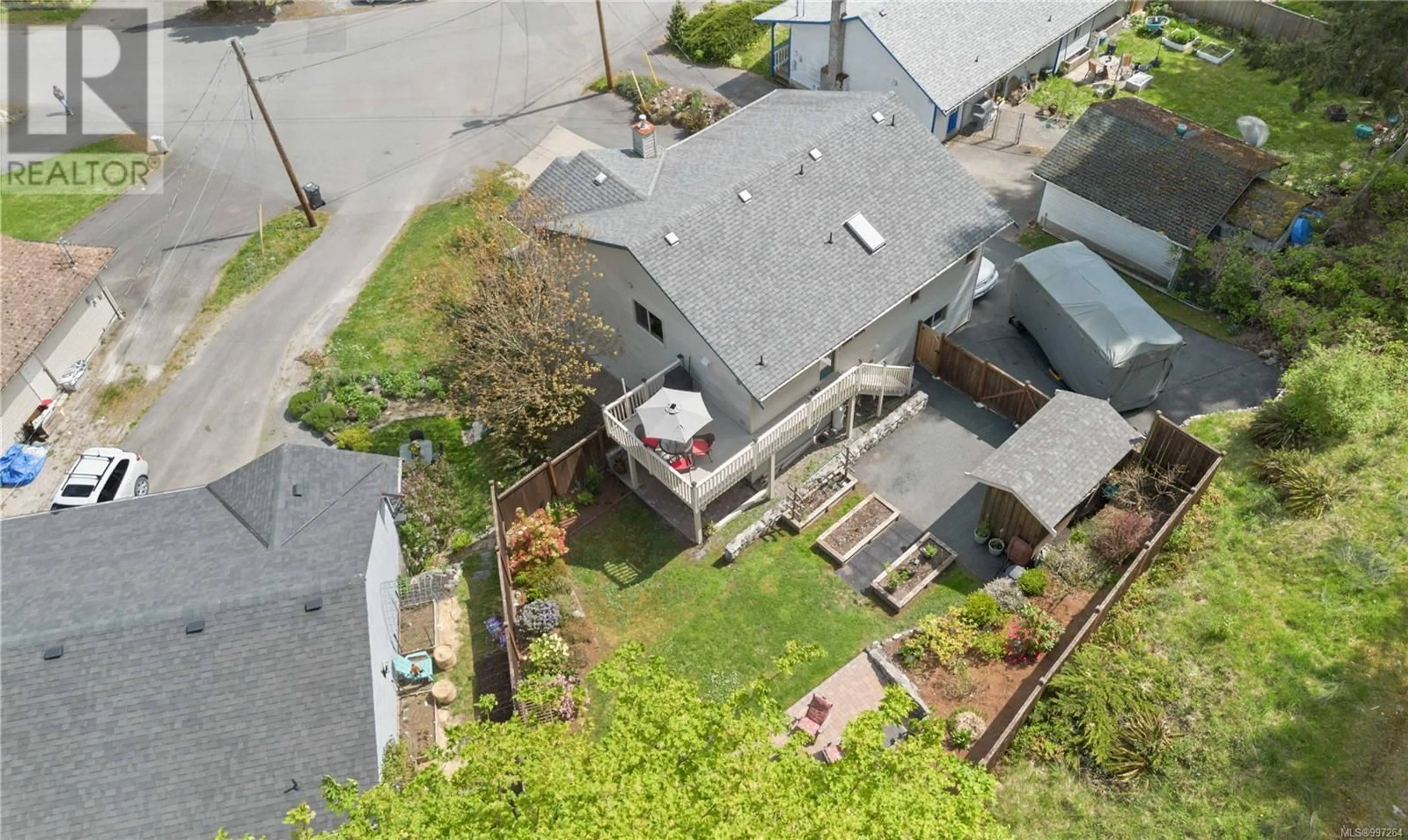 A pic from outside/outdoor area/front of a property/back of a property/a pic from drone, unknown for 2914 PALSSON PLACE, Langford British Columbia V9B5X8
