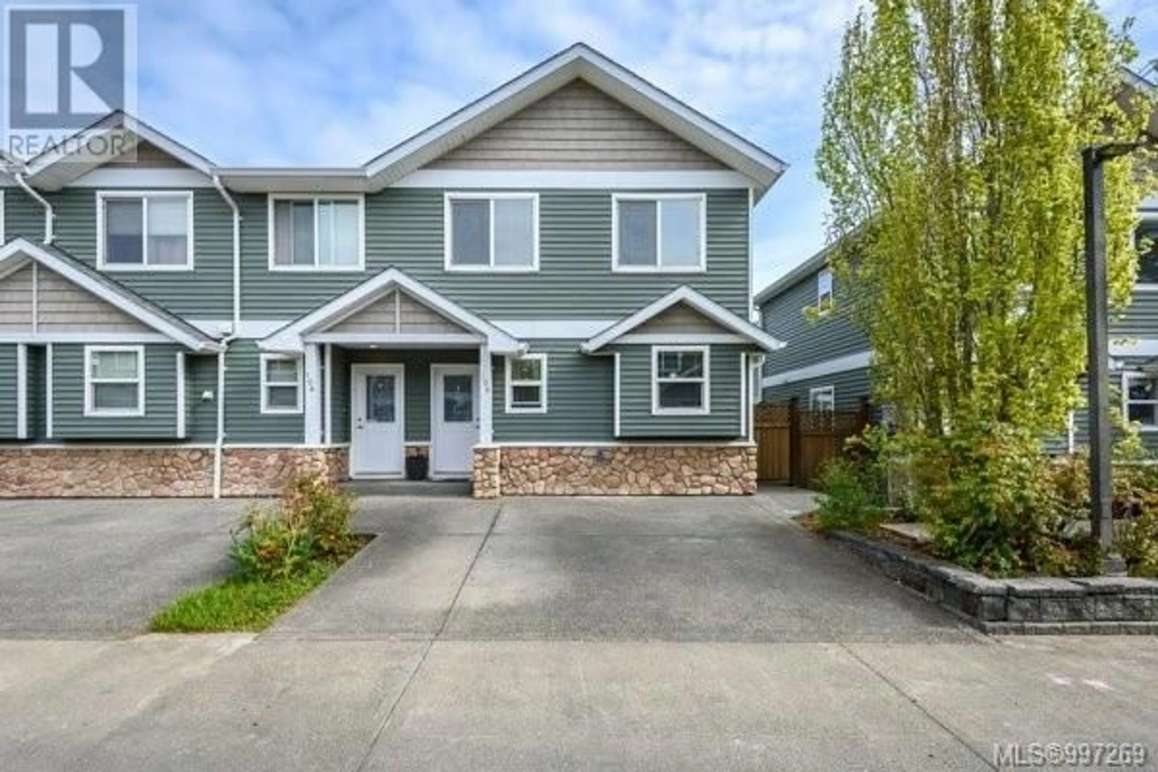 Home with vinyl exterior material, street for 106 - 170 CENTENNIAL DRIVE, Courtenay British Columbia V9N9V7