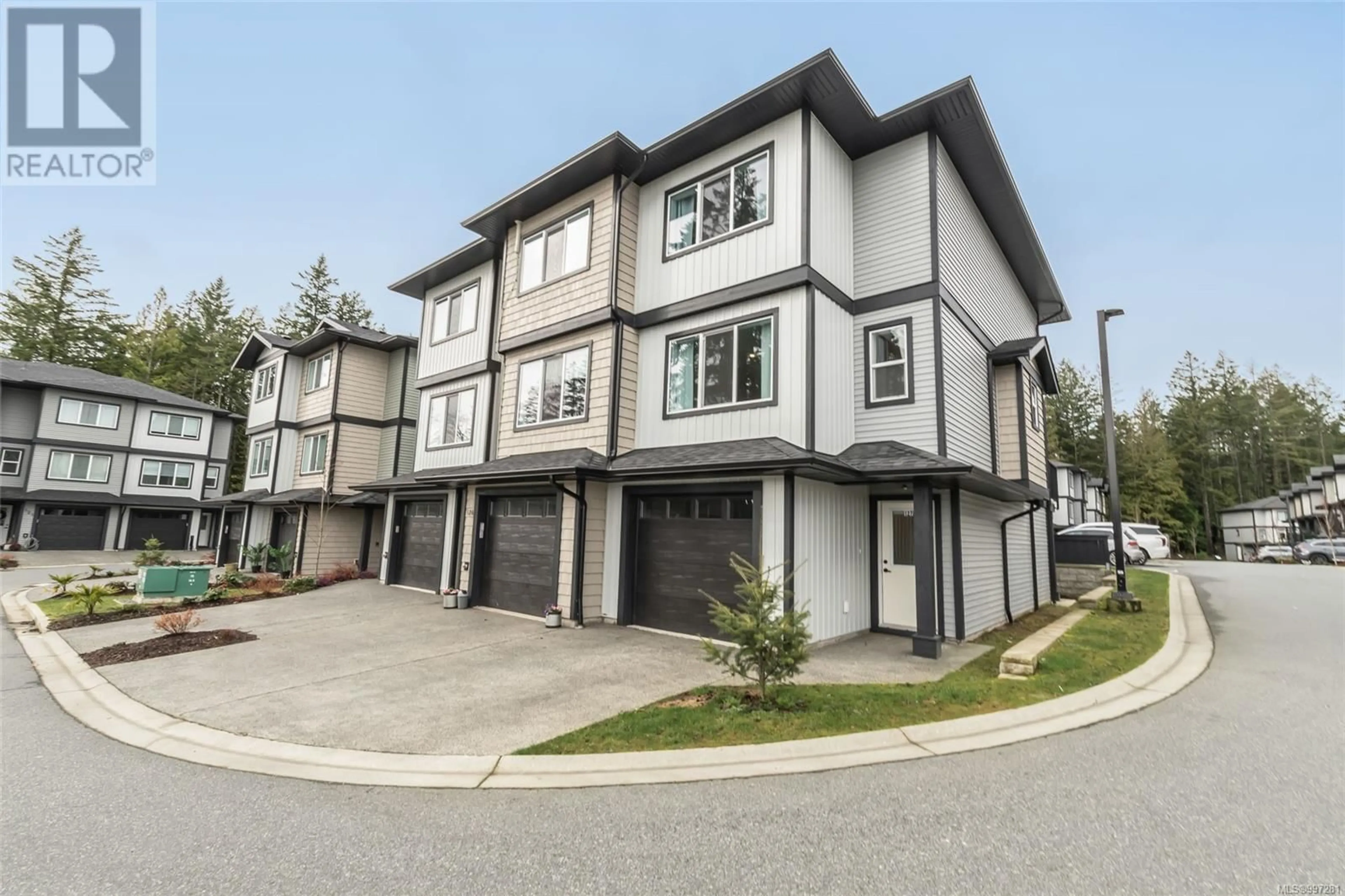 Home with vinyl exterior material, street for 127 - 600 NINTH STREET, Nanaimo British Columbia V9R0L4