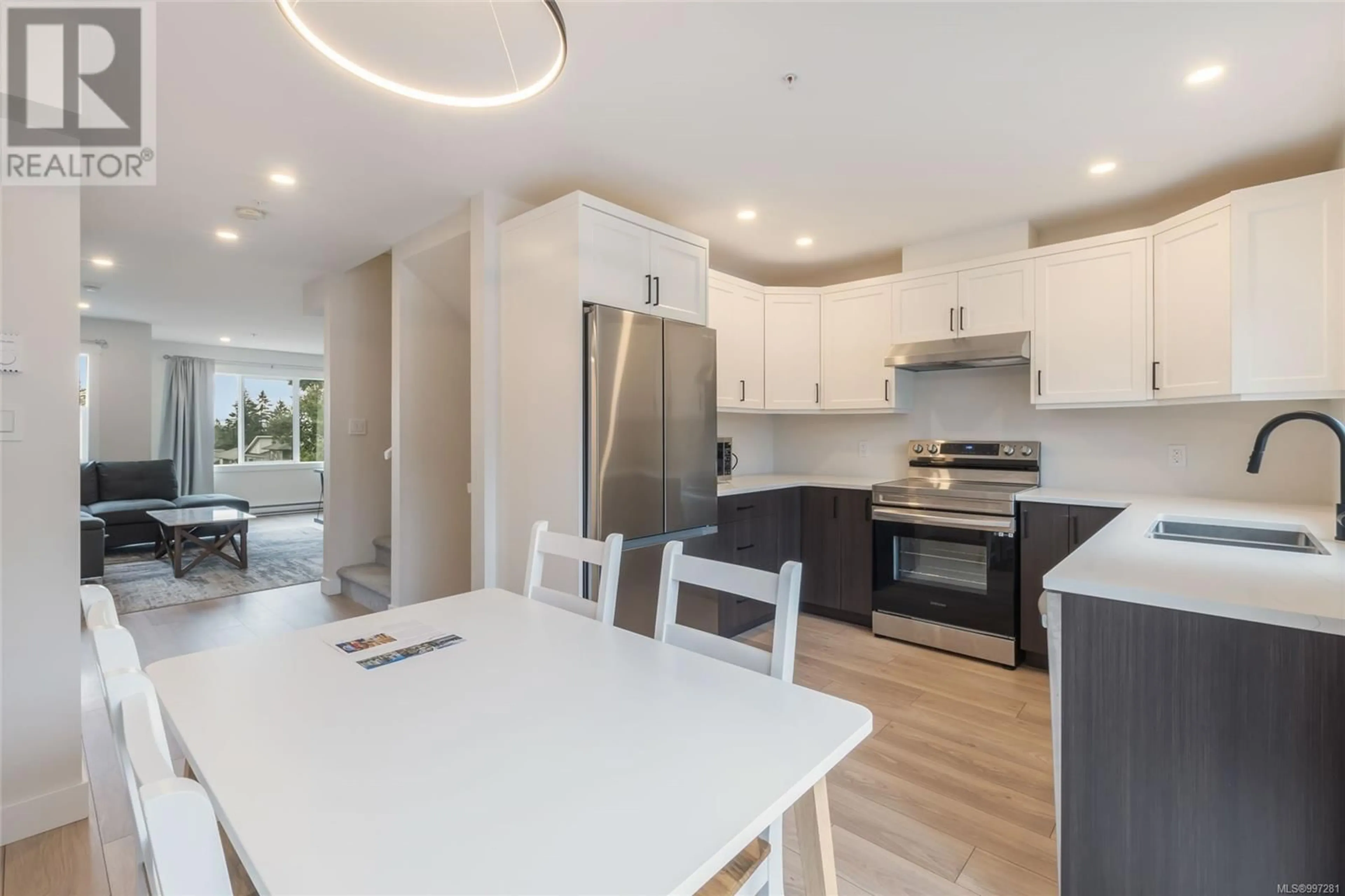 Open concept kitchen, unknown for 127 - 600 NINTH STREET, Nanaimo British Columbia V9R0L4