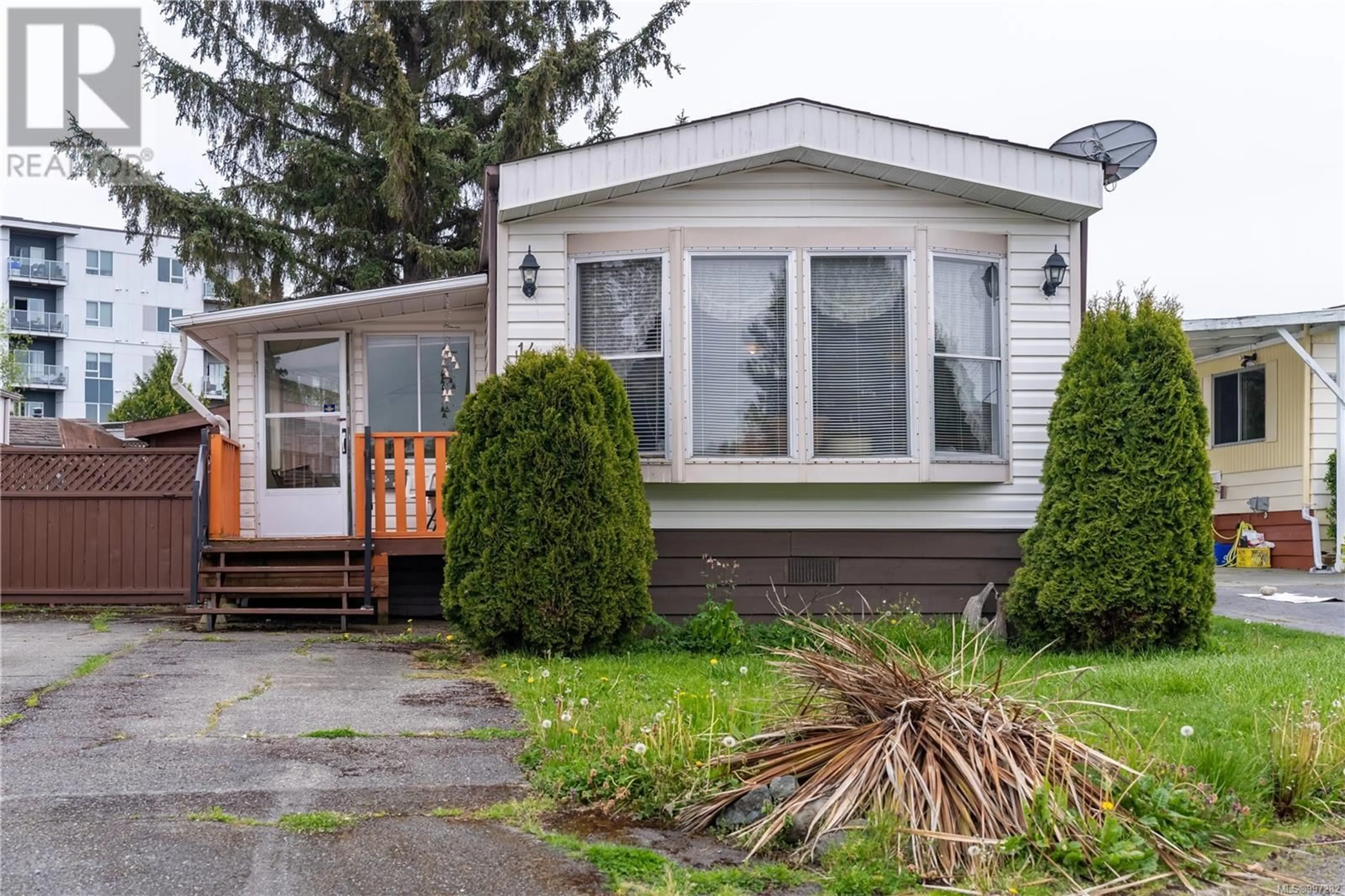 Home with vinyl exterior material, street for 14 - 158 COOPER ROAD, View Royal British Columbia V9A7B3
