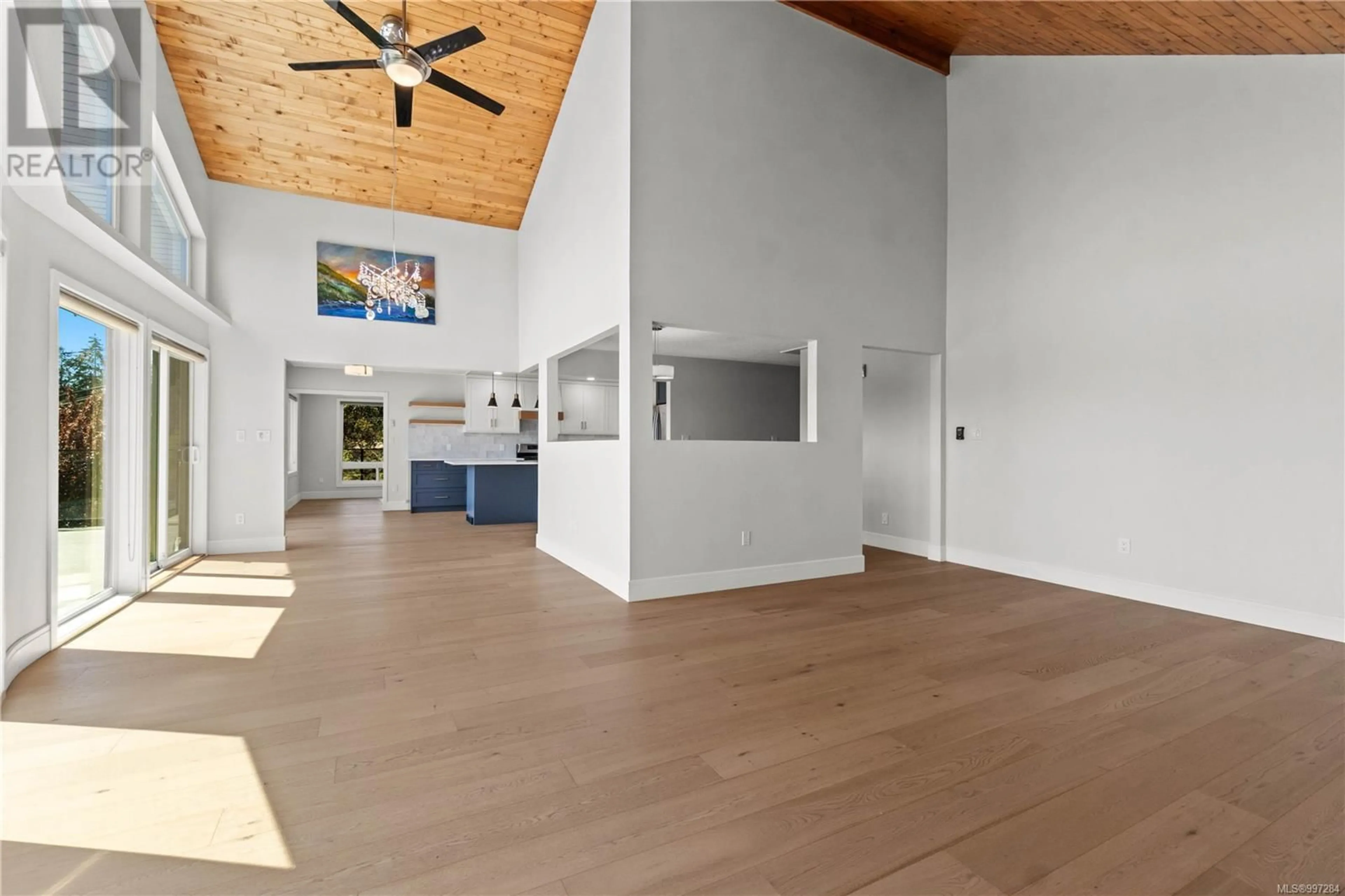 Open concept kitchen, wood/laminate floor for 1542 KNIGHT COURT ROAD, Nanaimo British Columbia V9T4N4