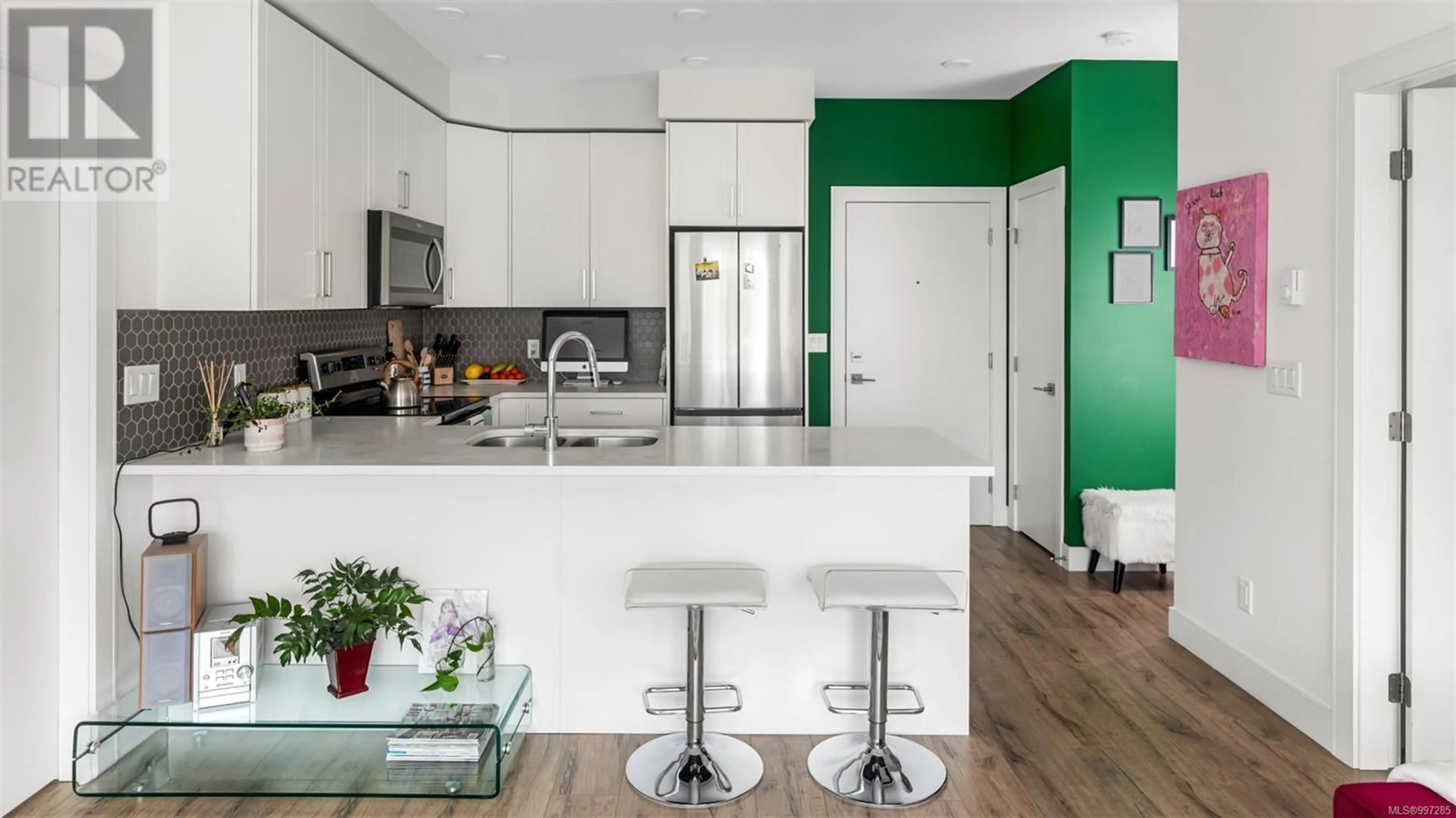 Contemporary kitchen, unknown for 302 - 280 ISLAND HIGHWAY, View Royal British Columbia V9B1G5