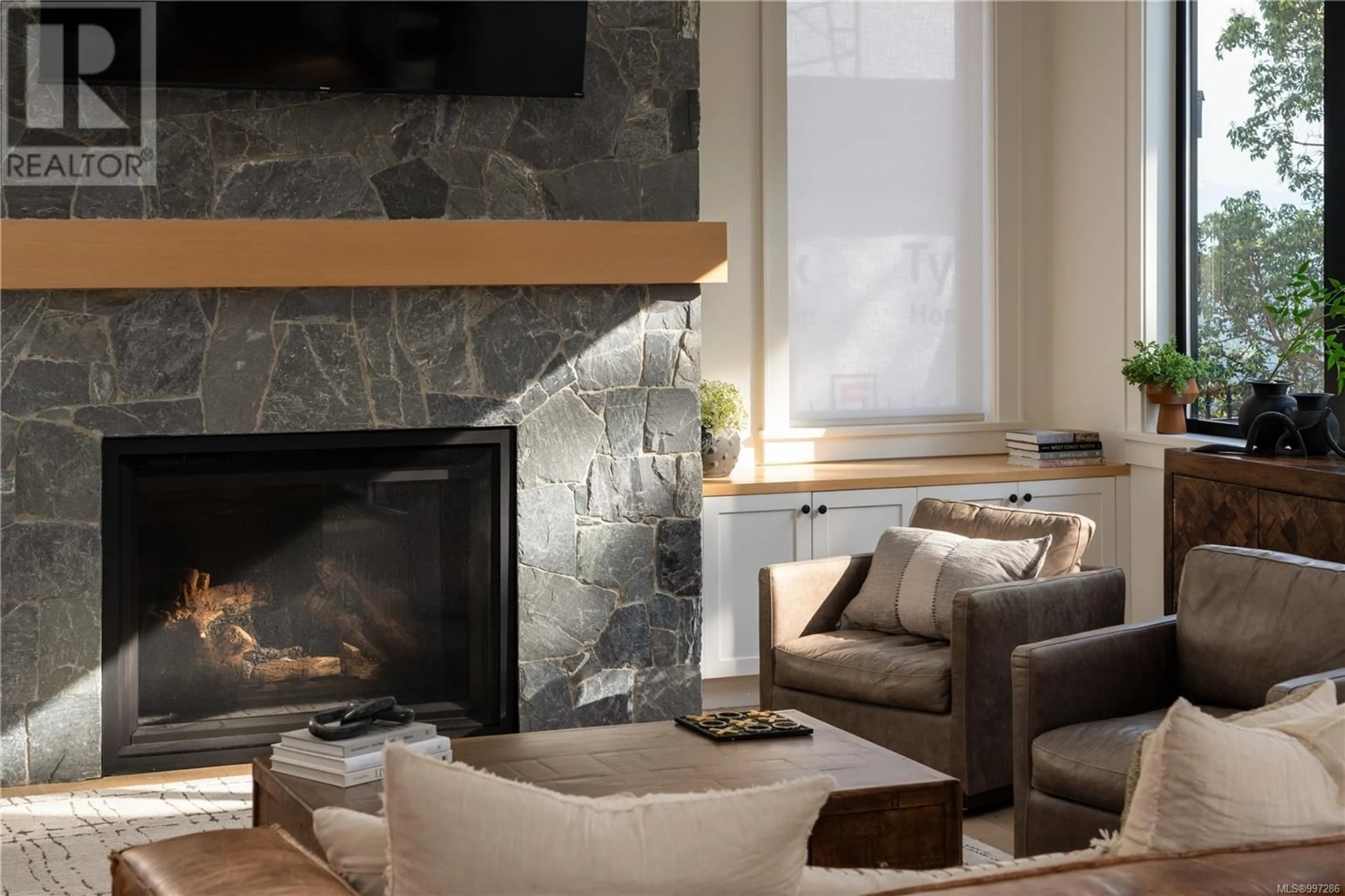 Living room with furniture, unknown for 2045 PINEHURST TERRACE, Langford British Columbia V9B3S3