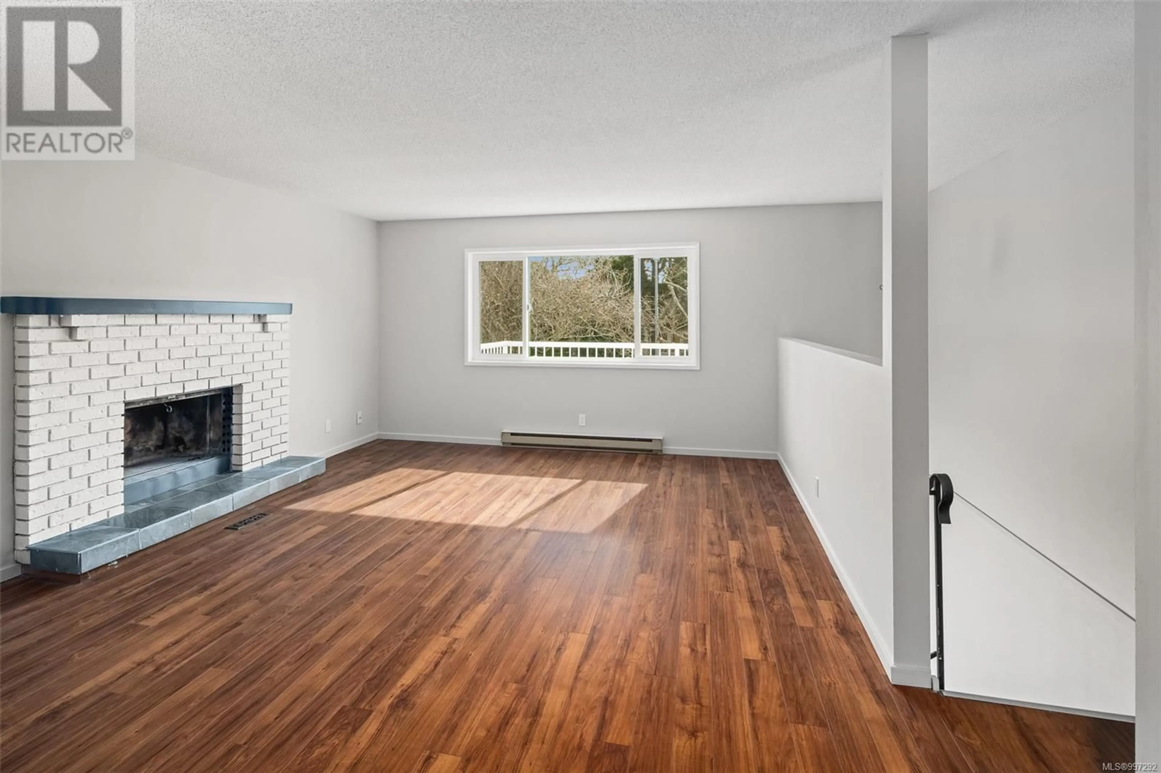 A pic of a room for 1542 SAN JUAN AVENUE, Saanich British Columbia V8N2L5