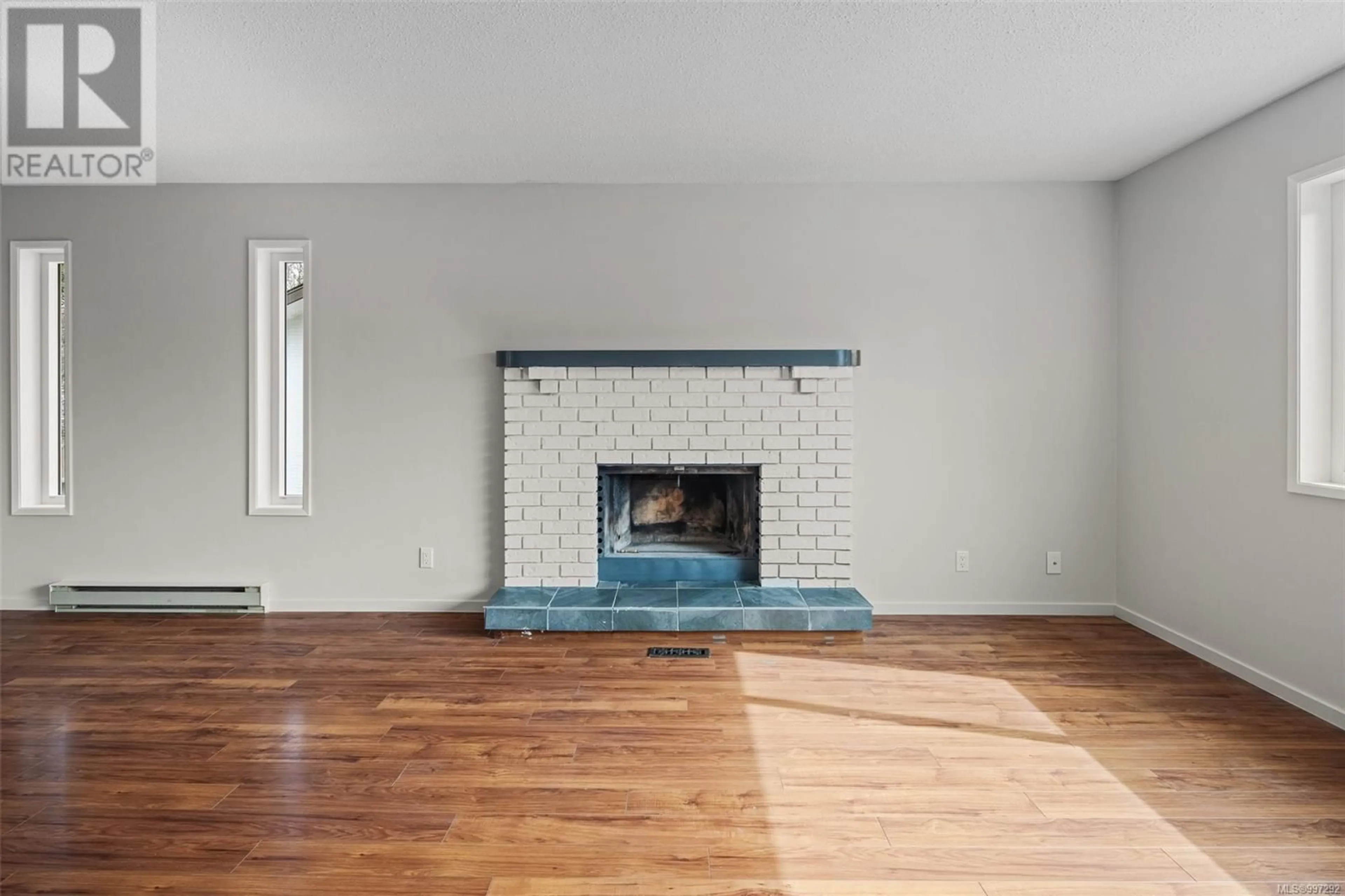 Unknown for 1542 SAN JUAN AVENUE, Saanich British Columbia V8N2L5