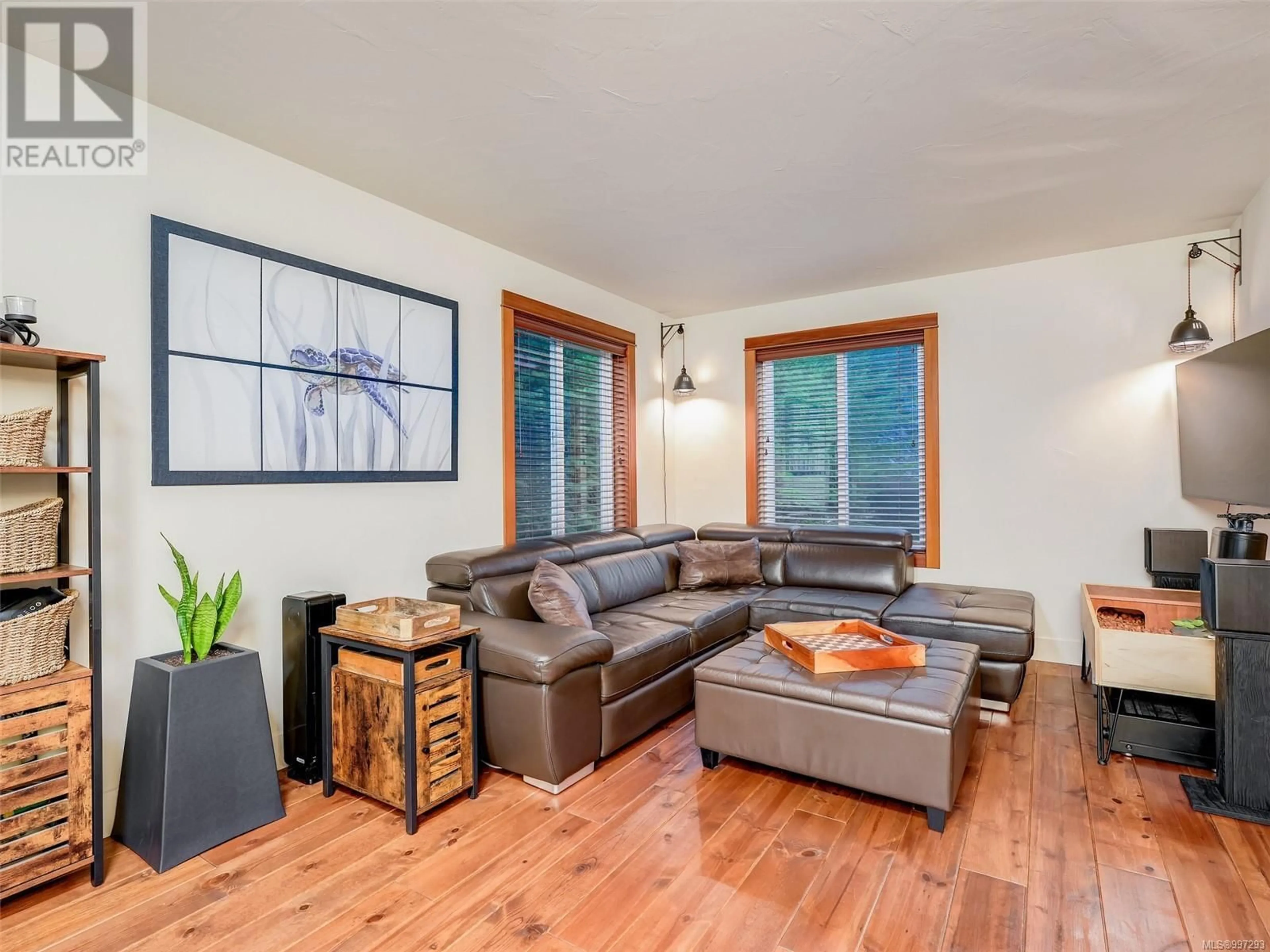 Living room with furniture, wood/laminate floor for 3369 SEWELL LANE, Colwood British Columbia V9C0C1