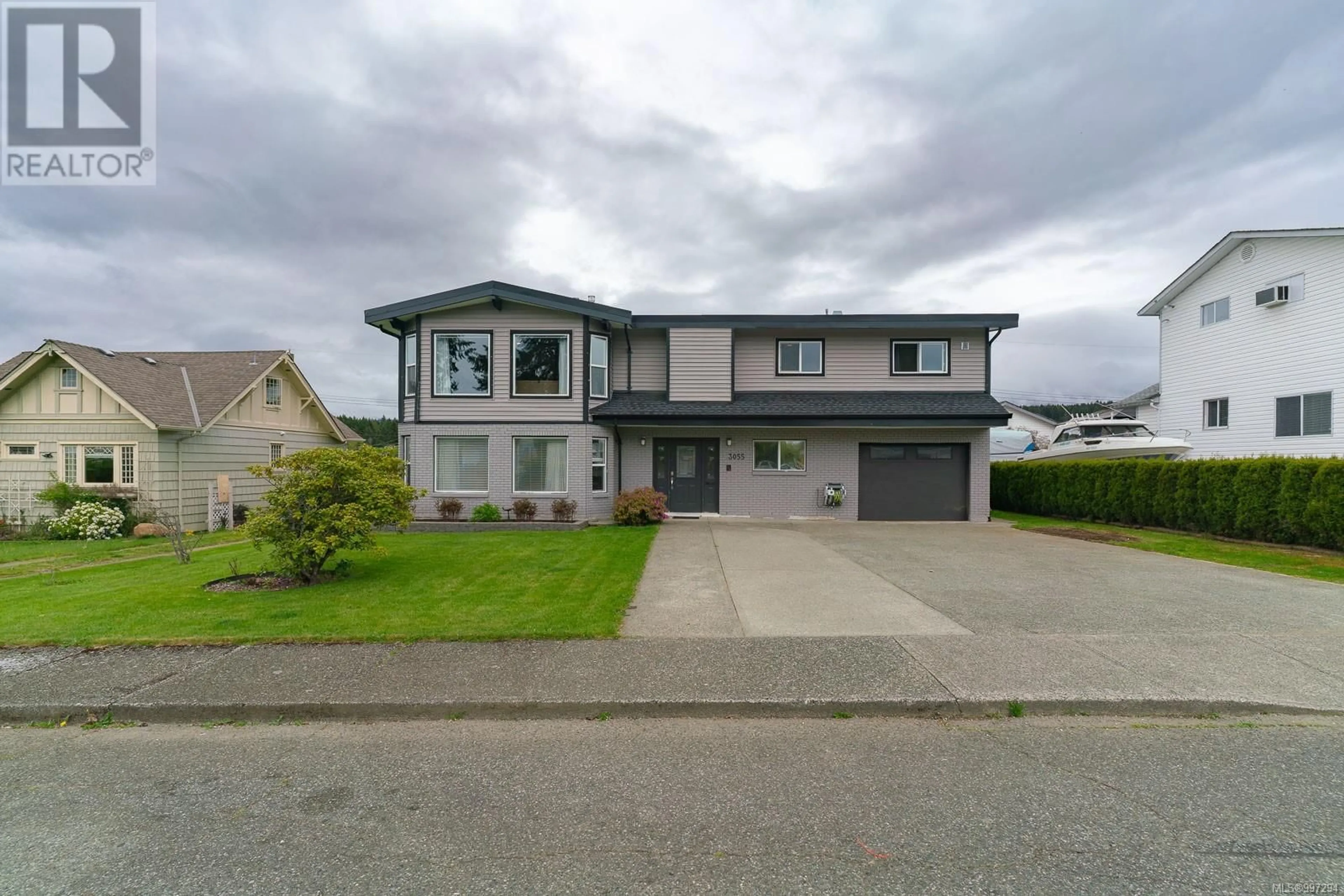 Home with vinyl exterior material, street for 3055 9TH AVENUE, Port Alberni British Columbia V9Y2M1