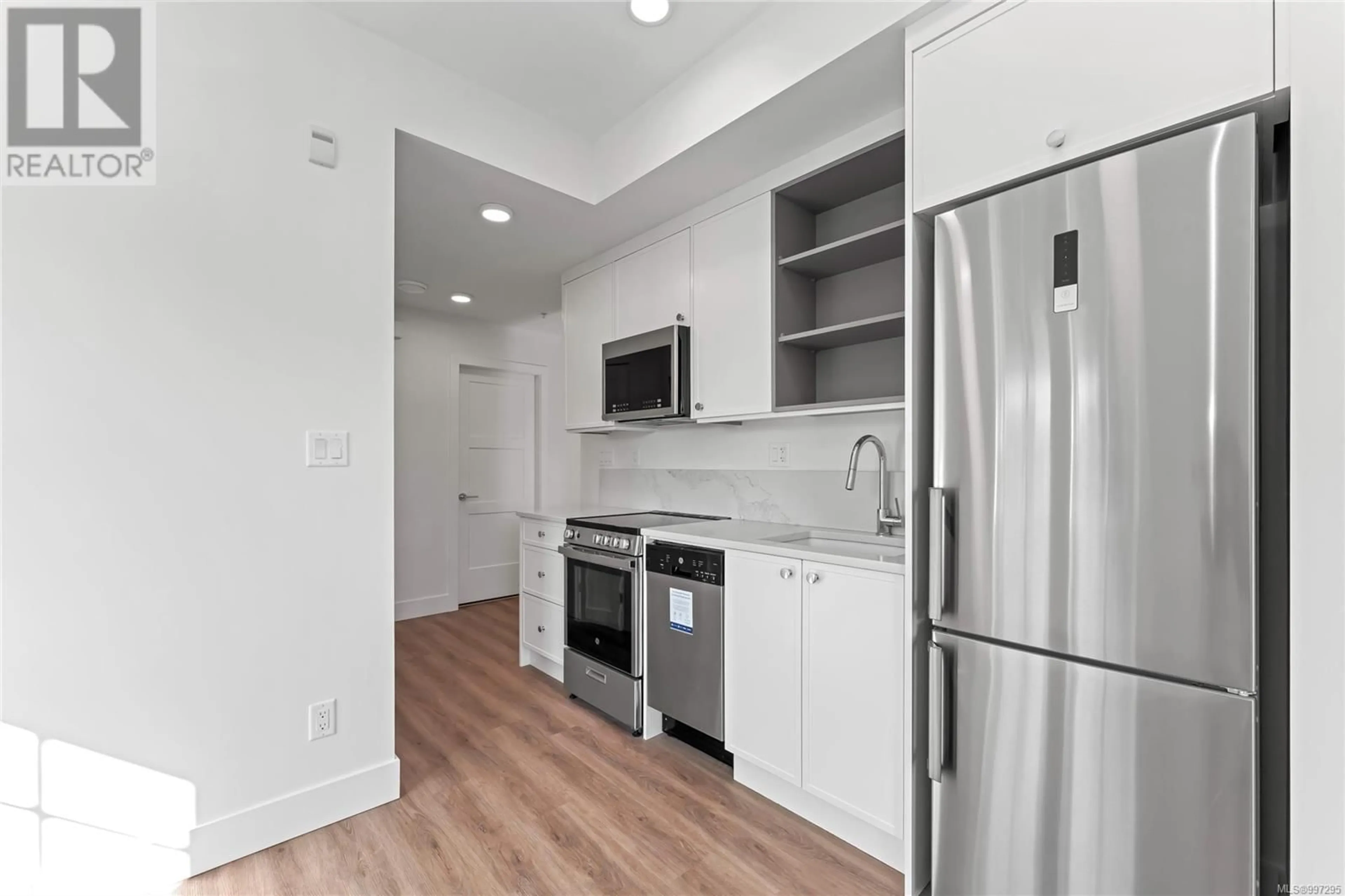 Standard kitchen, unknown for 302B - 1224 RICHARDSON STREET, Victoria British Columbia V8V3E1