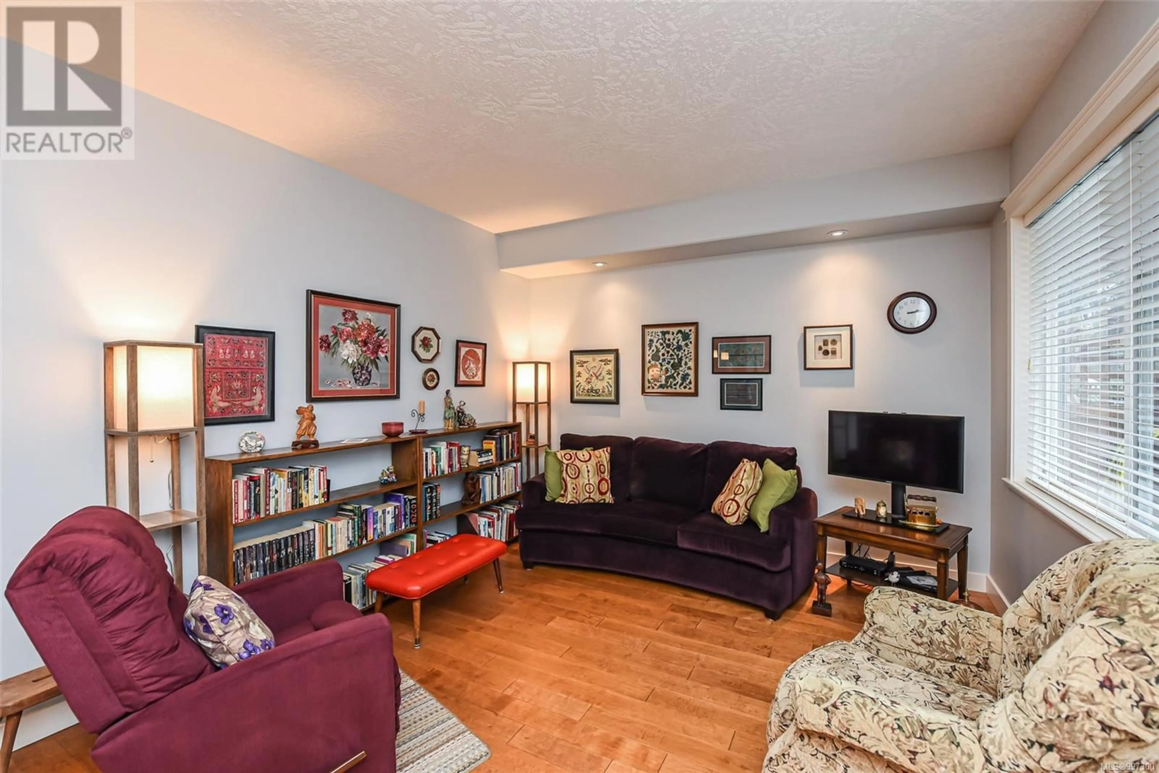 Living room with furniture, unknown for 28 - 2112 CUMBERLAND ROAD, Courtenay British Columbia V9N2E9