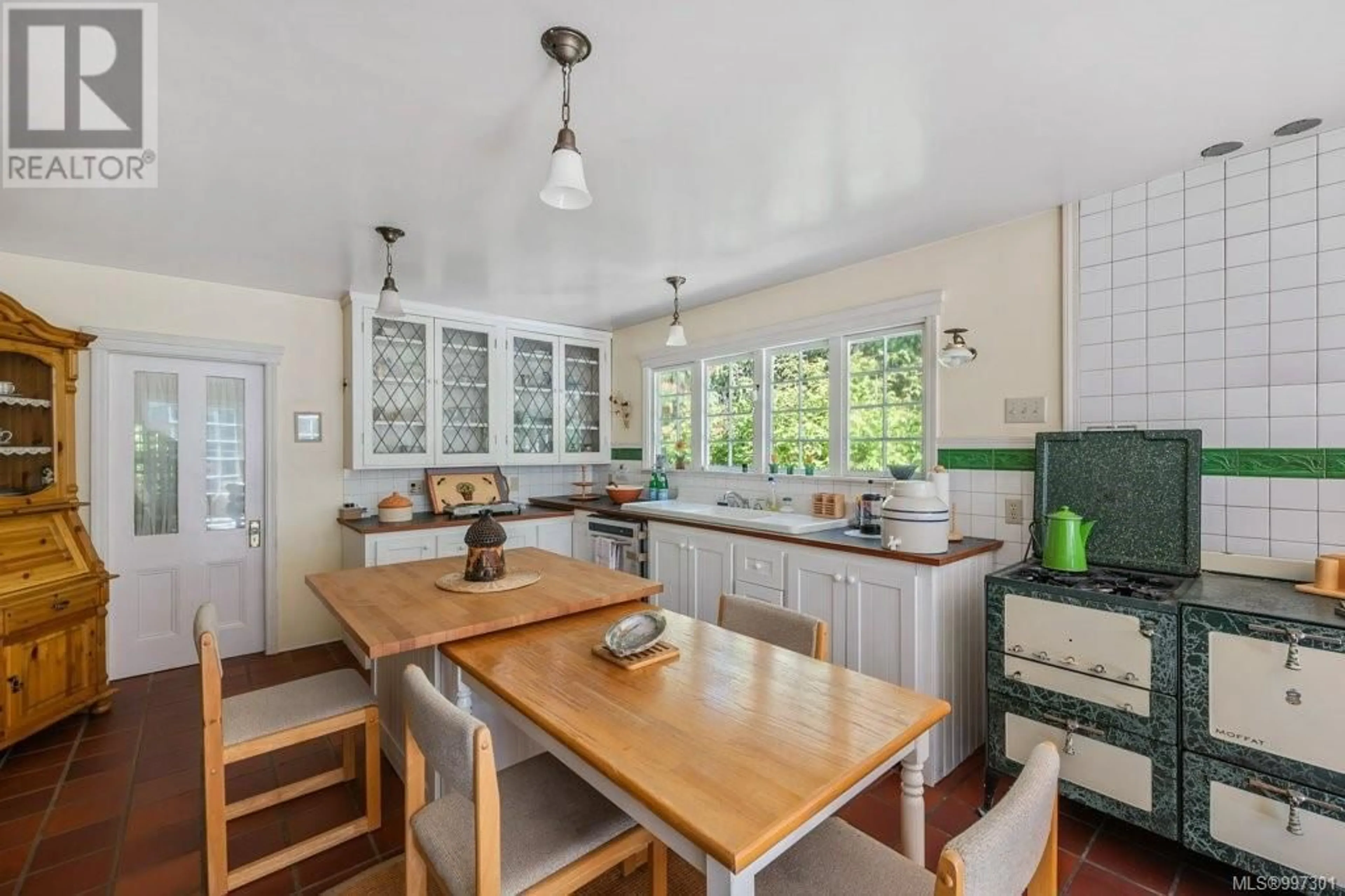 Open concept kitchen, unknown for 1 MOREWATER ROAD, Lasqueti Island British Columbia V0R2J0