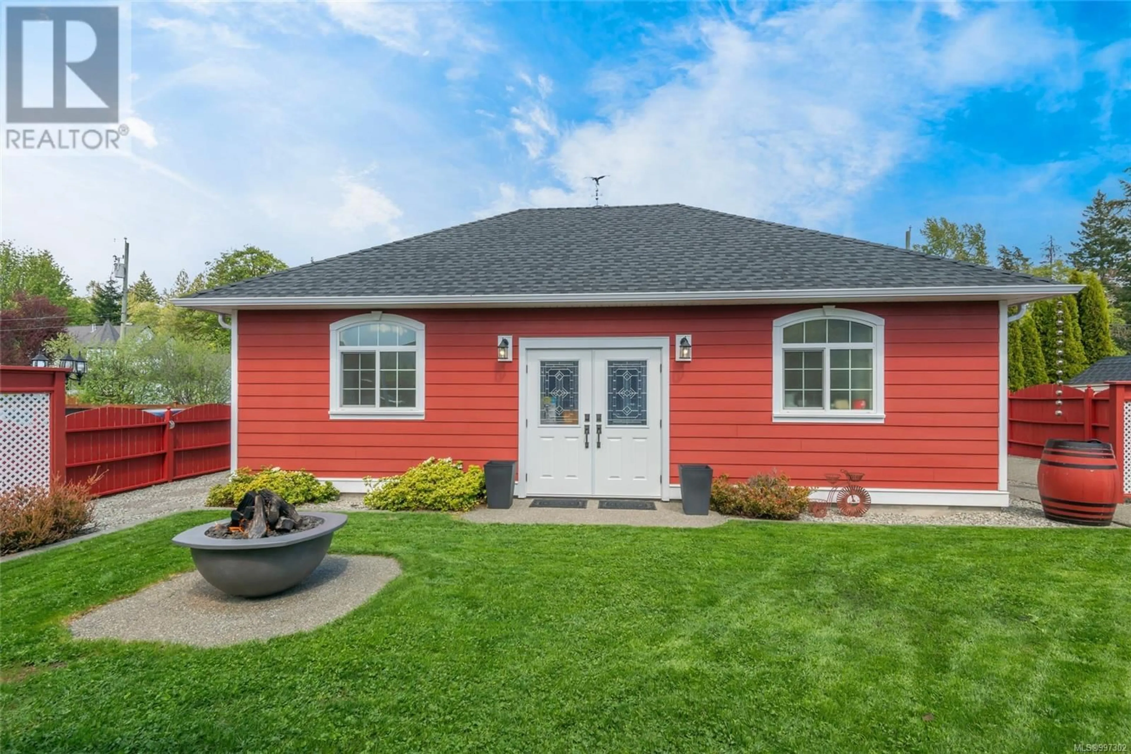 Home with vinyl exterior material, street for 5570 WOODLAND CRESCENT, Port Alberni British Columbia V9Y8E6