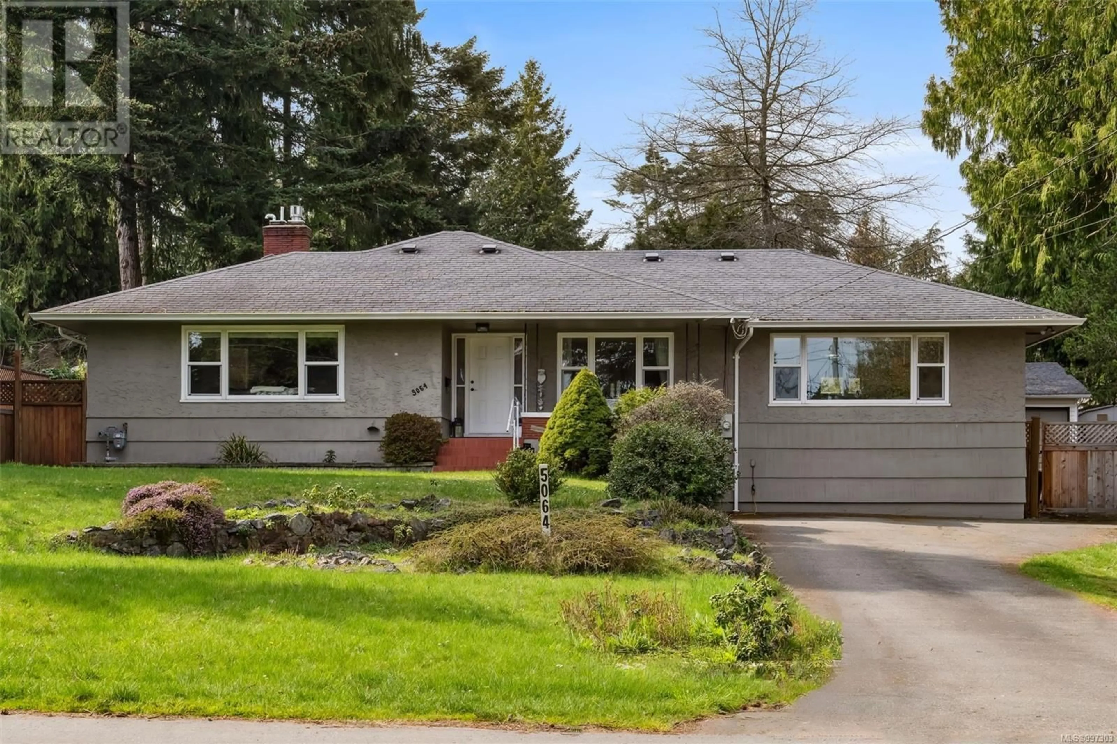 Home with vinyl exterior material, street for 5064 WESLEY ROAD, Saanich British Columbia V8Y1Z4