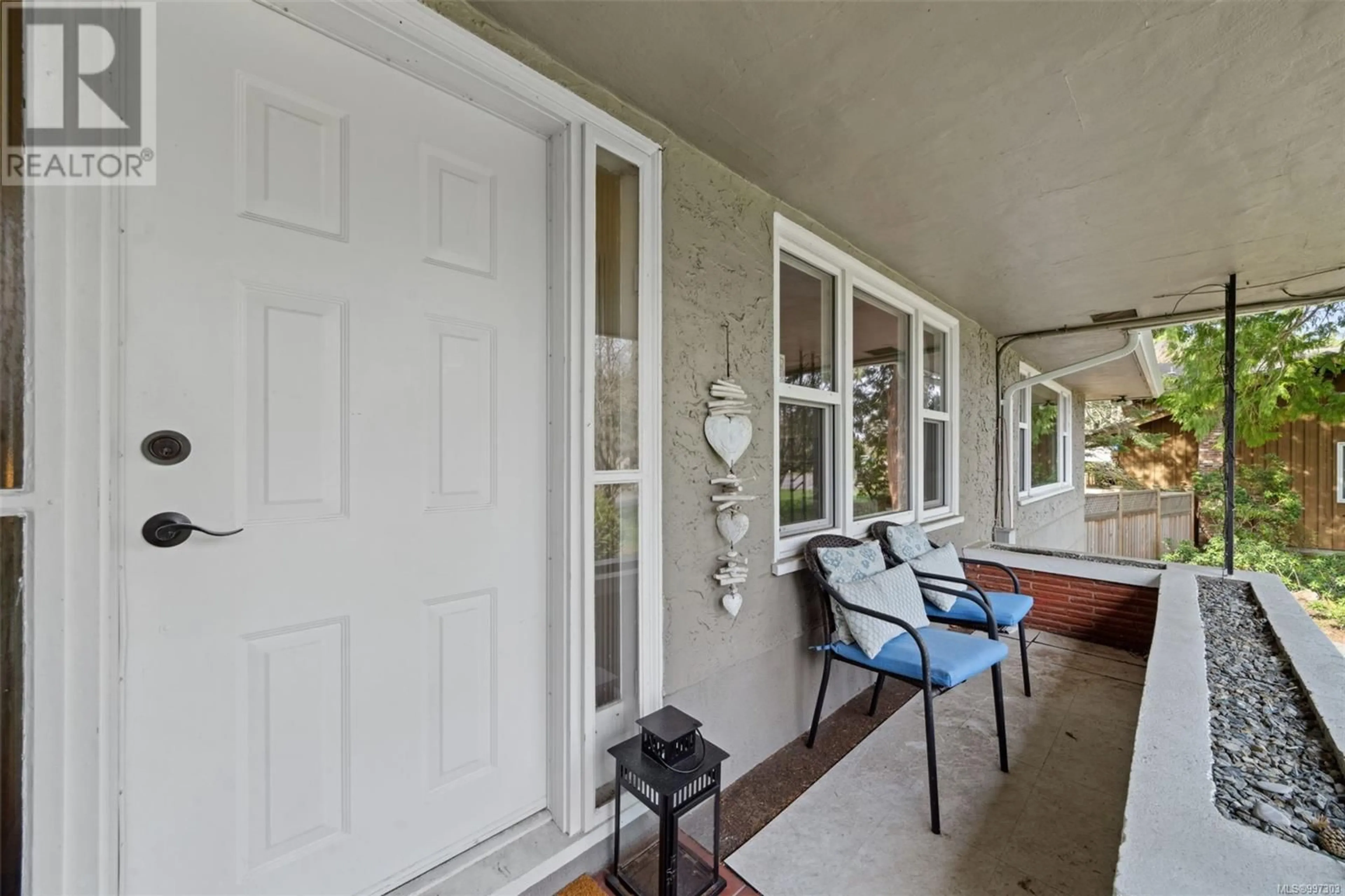 Indoor entryway for 5064 WESLEY ROAD, Saanich British Columbia V8Y1Z4