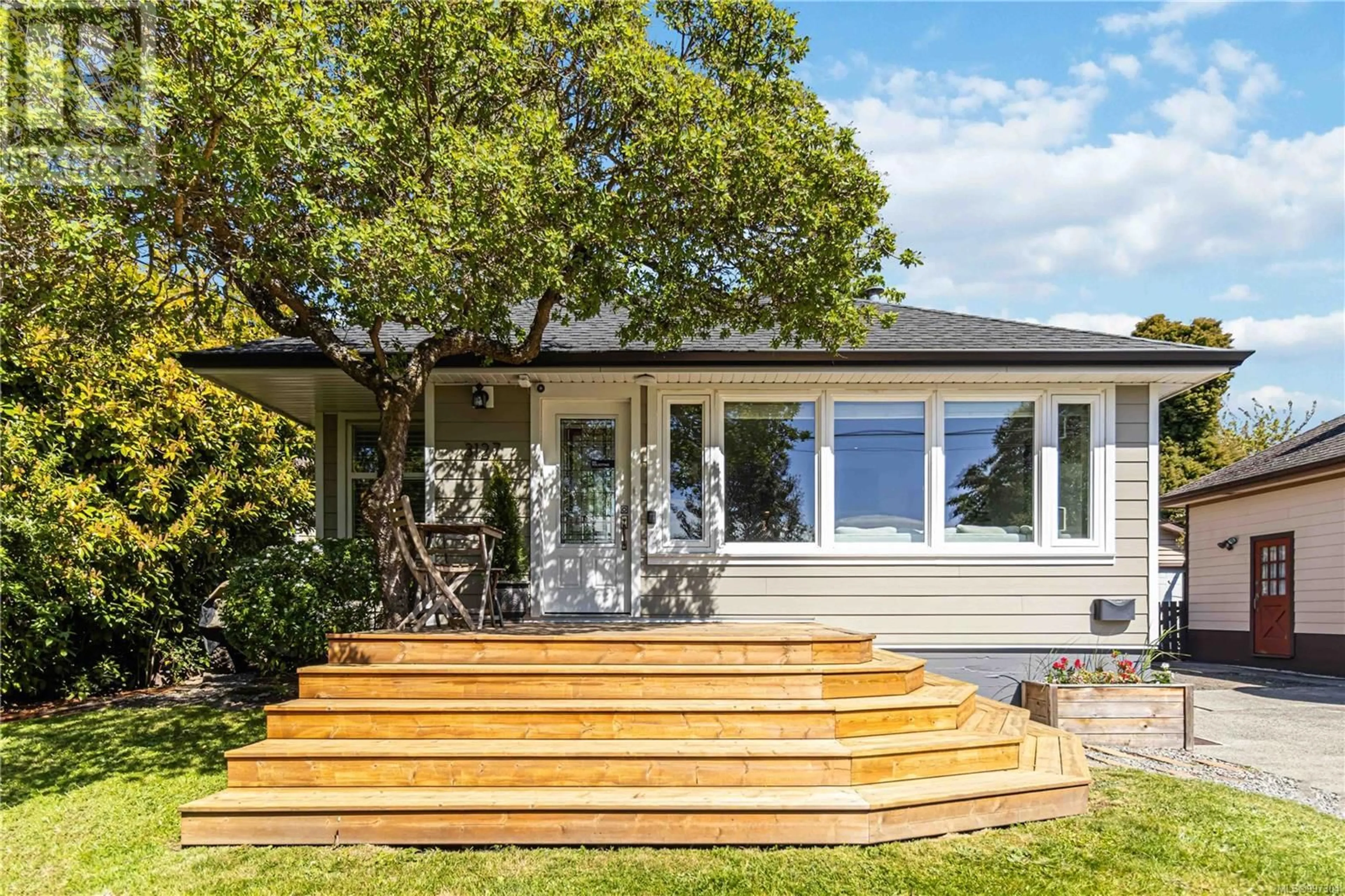 Home with vinyl exterior material, unknown for 3127 RUTLEDGE STREET, Victoria British Columbia V8X1N3
