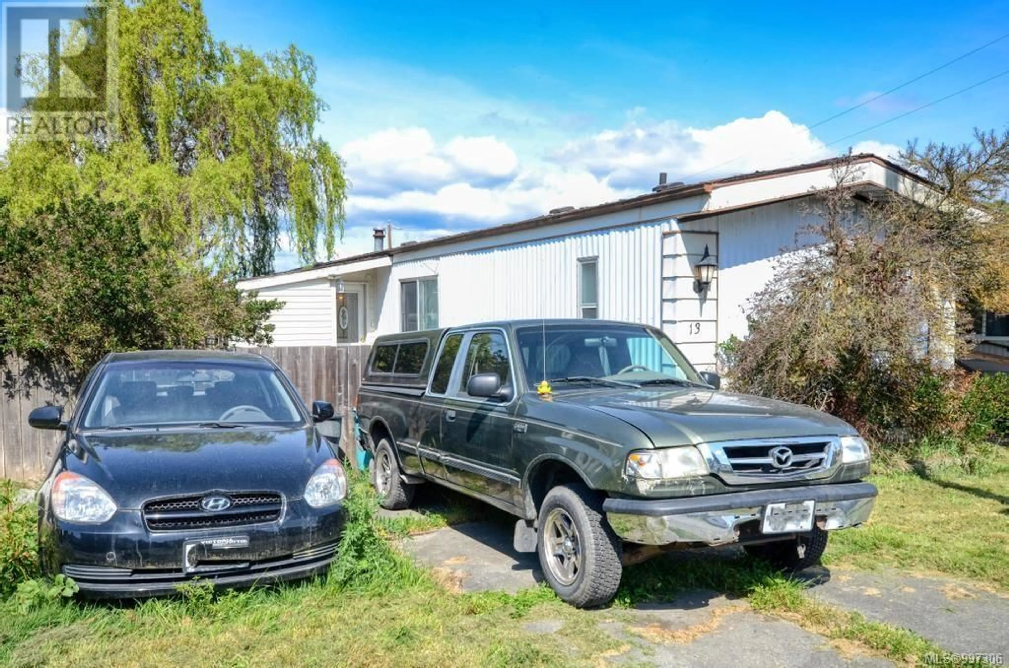 Parking for 13 - 1525 MIDDLE ROAD, Esquimalt British Columbia V9A0E4