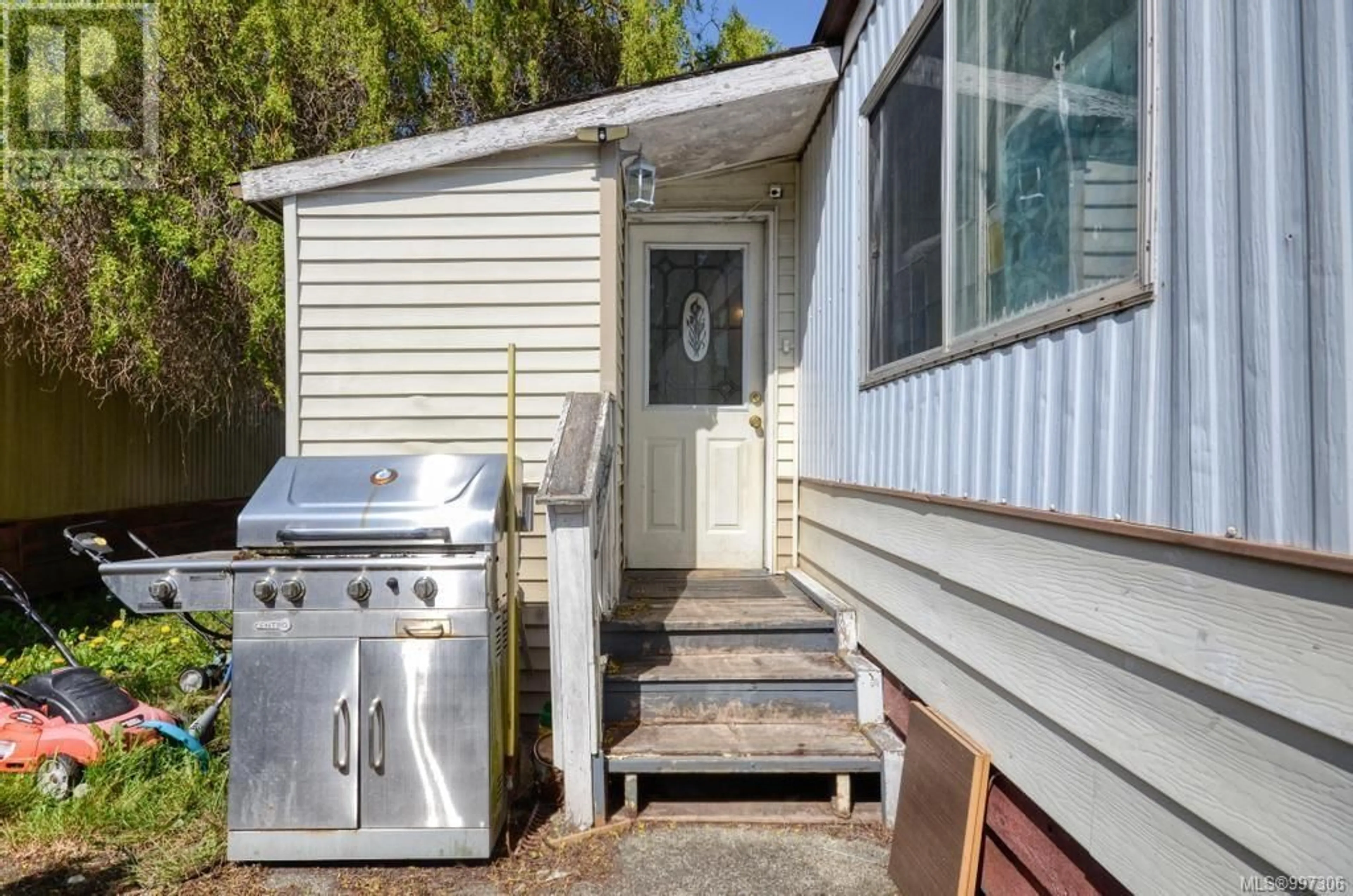 Patio, street for 13 - 1525 MIDDLE ROAD, Esquimalt British Columbia V9A0E4