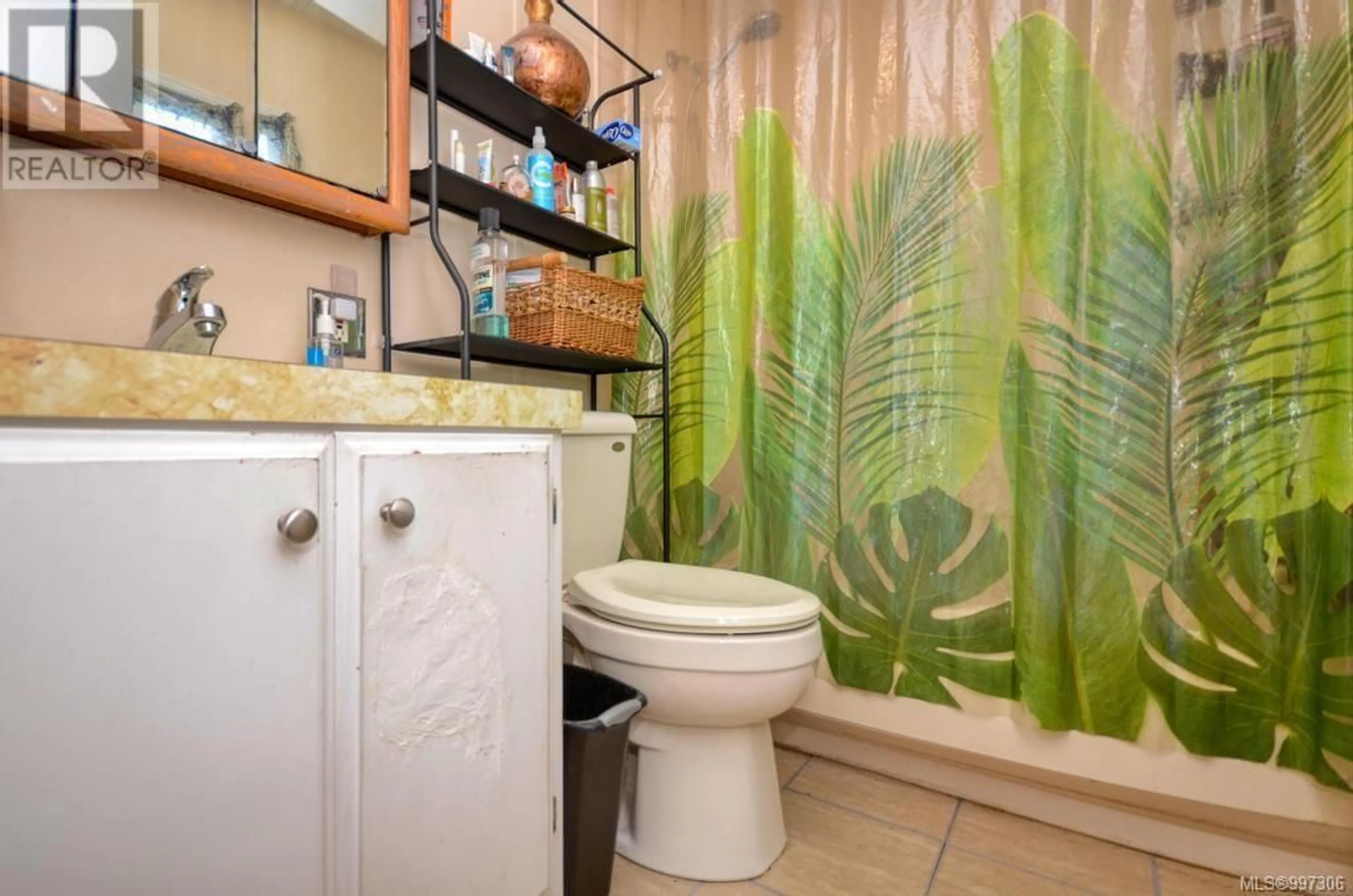 Standard bathroom, ceramic/tile floor for 13 - 1525 MIDDLE ROAD, Esquimalt British Columbia V9A0E4