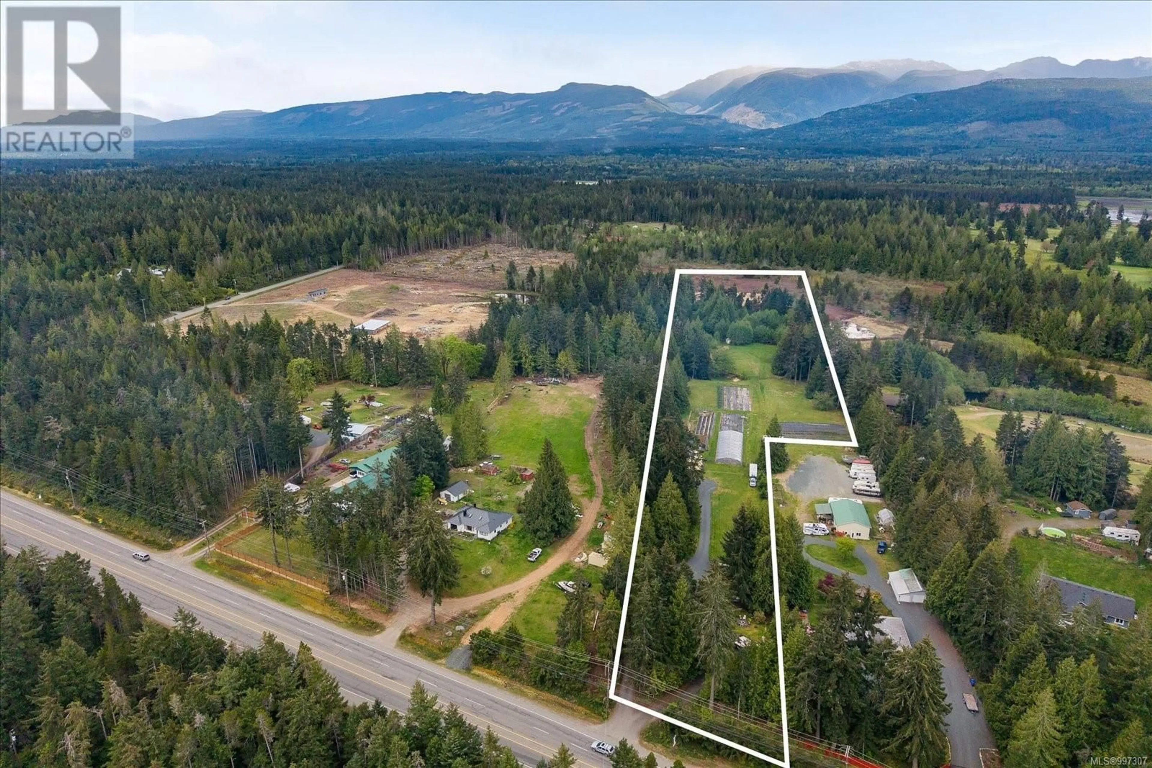 A pic from outside/outdoor area/front of a property/back of a property/a pic from drone, mountain view for 4800 ISLAND HIGHWAY WEST, Qualicum Beach British Columbia V9K1Y9