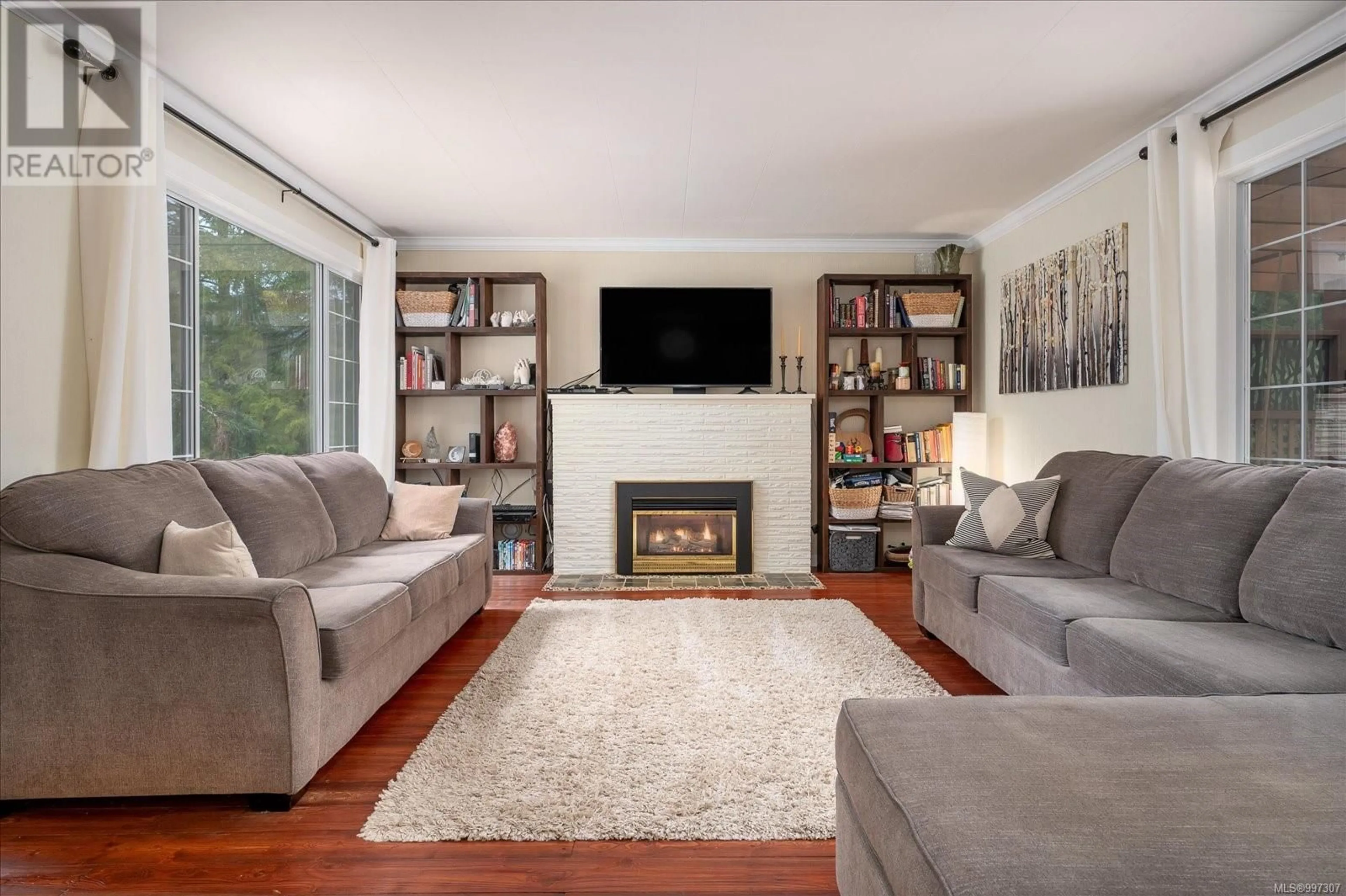Living room with furniture, wood/laminate floor for 4800 ISLAND HIGHWAY WEST, Qualicum Beach British Columbia V9K1Y9