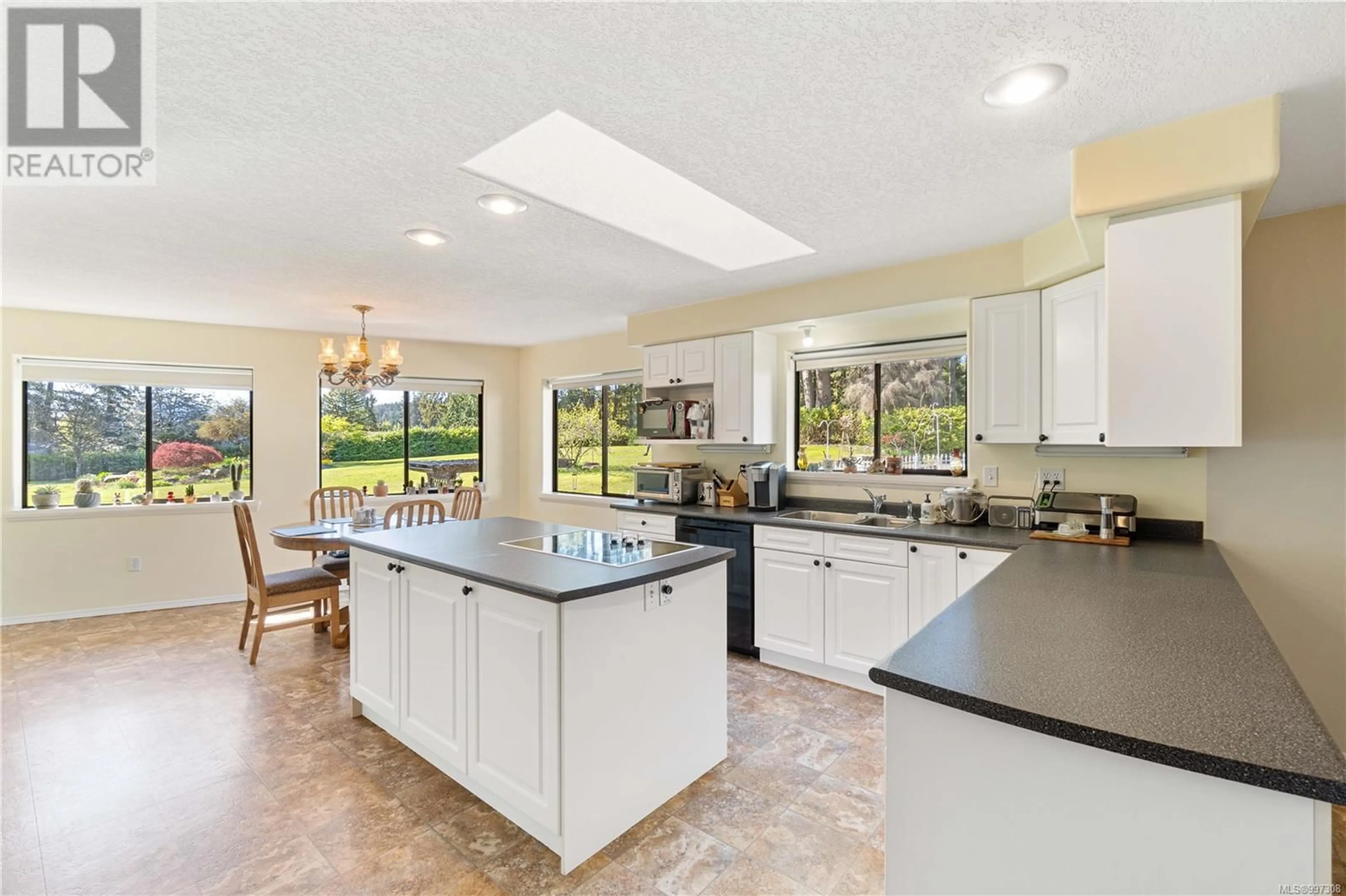 Open concept kitchen, ceramic/tile floor for 2369 SOUTH WELLINGTON ROAD, Nanaimo British Columbia V9X1S4