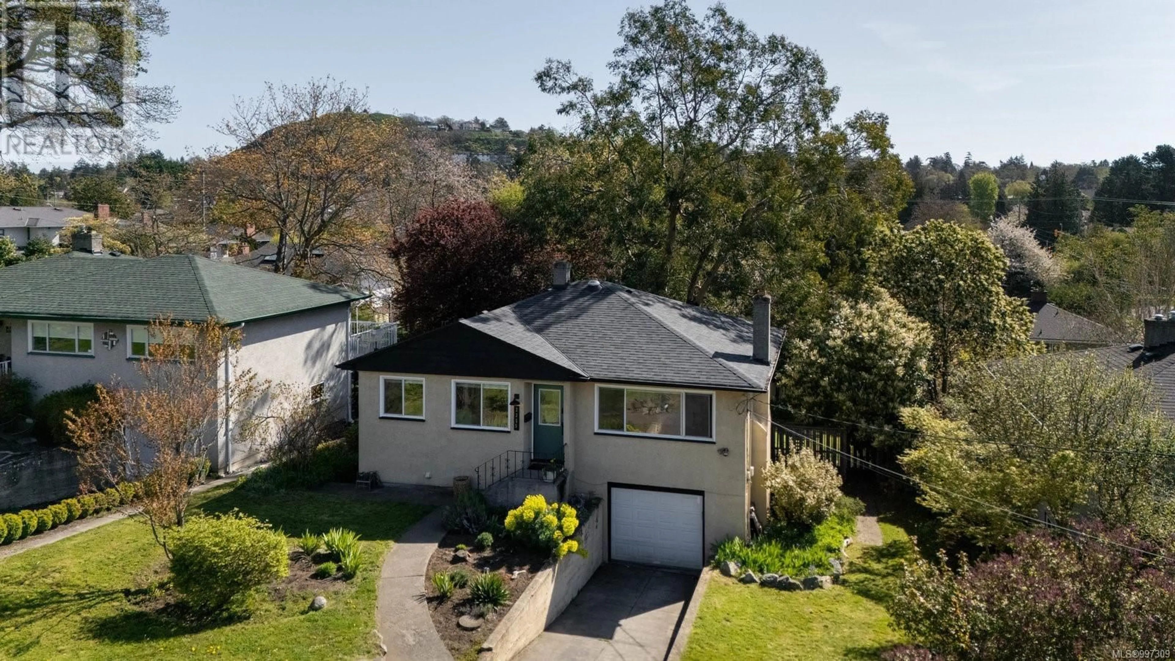 A pic from outside/outdoor area/front of a property/back of a property/a pic from drone, street for 3355 WORDSWORTH STREET, Saanich British Columbia V8P4C1