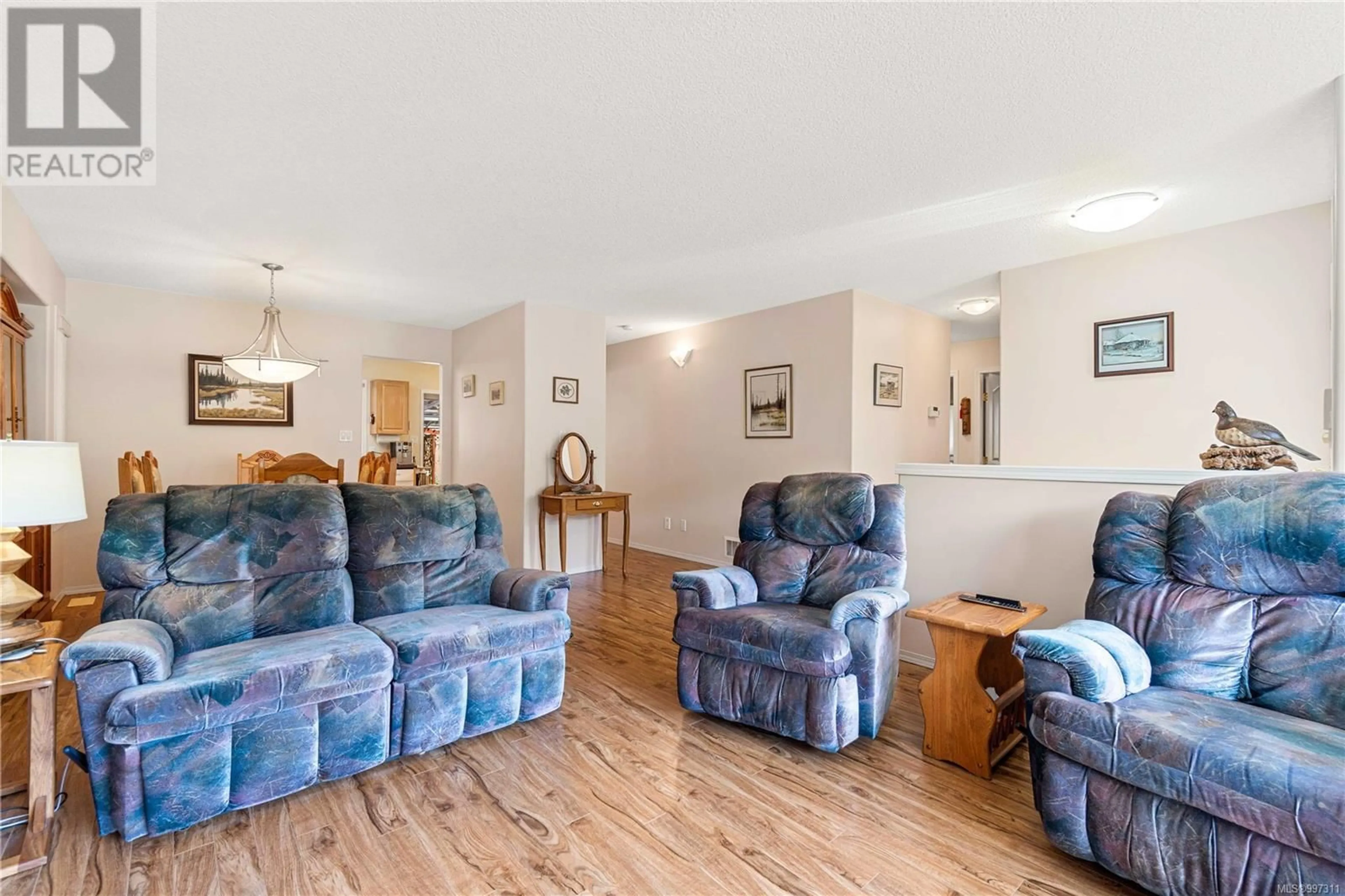 Living room with furniture, unknown for 4884 LOGANS RUN, Nanaimo British Columbia V9V1N8