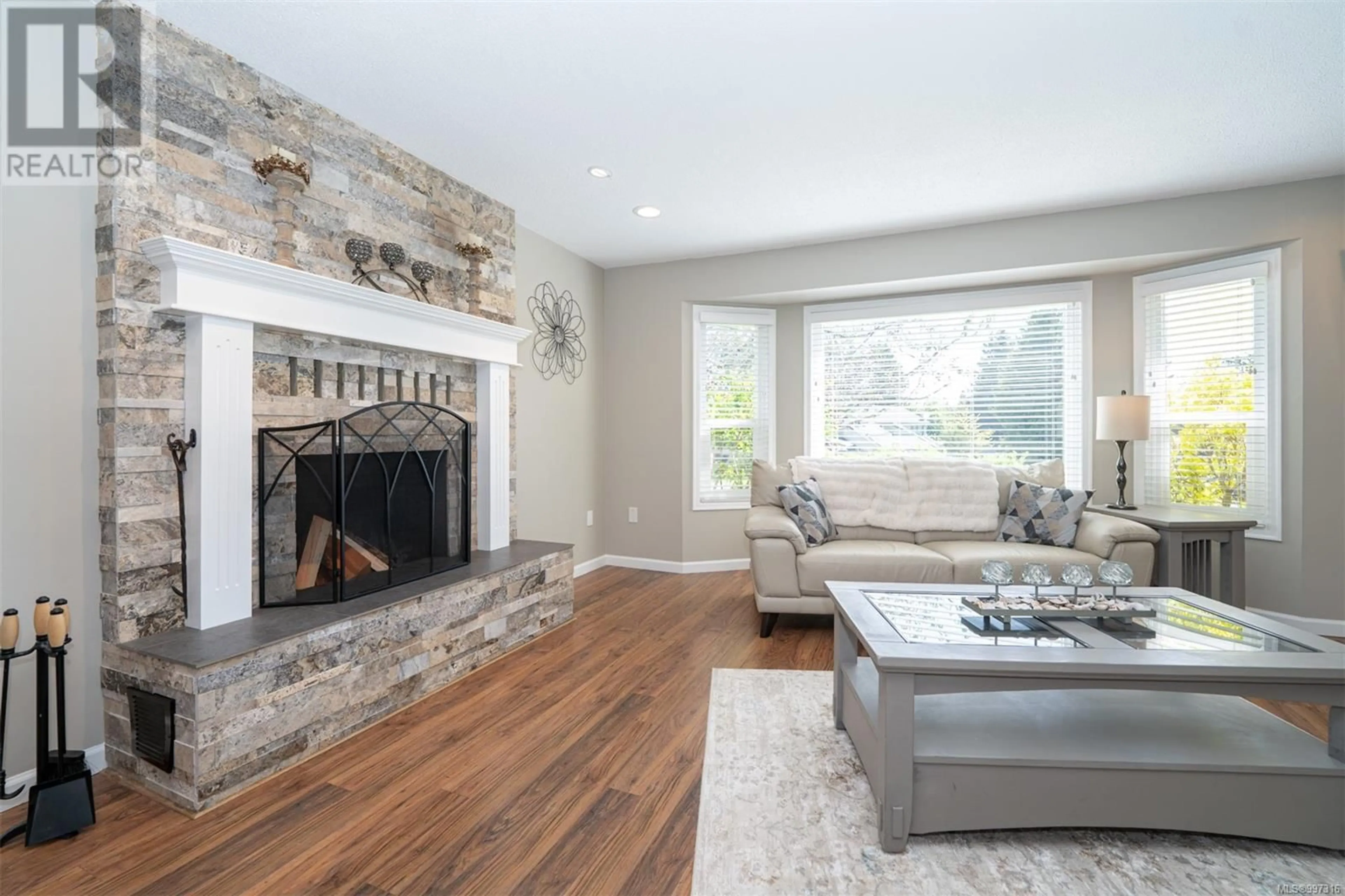 Living room with furniture, unknown for 1126 DAMELART WAY, Central Saanich British Columbia V8M1E3