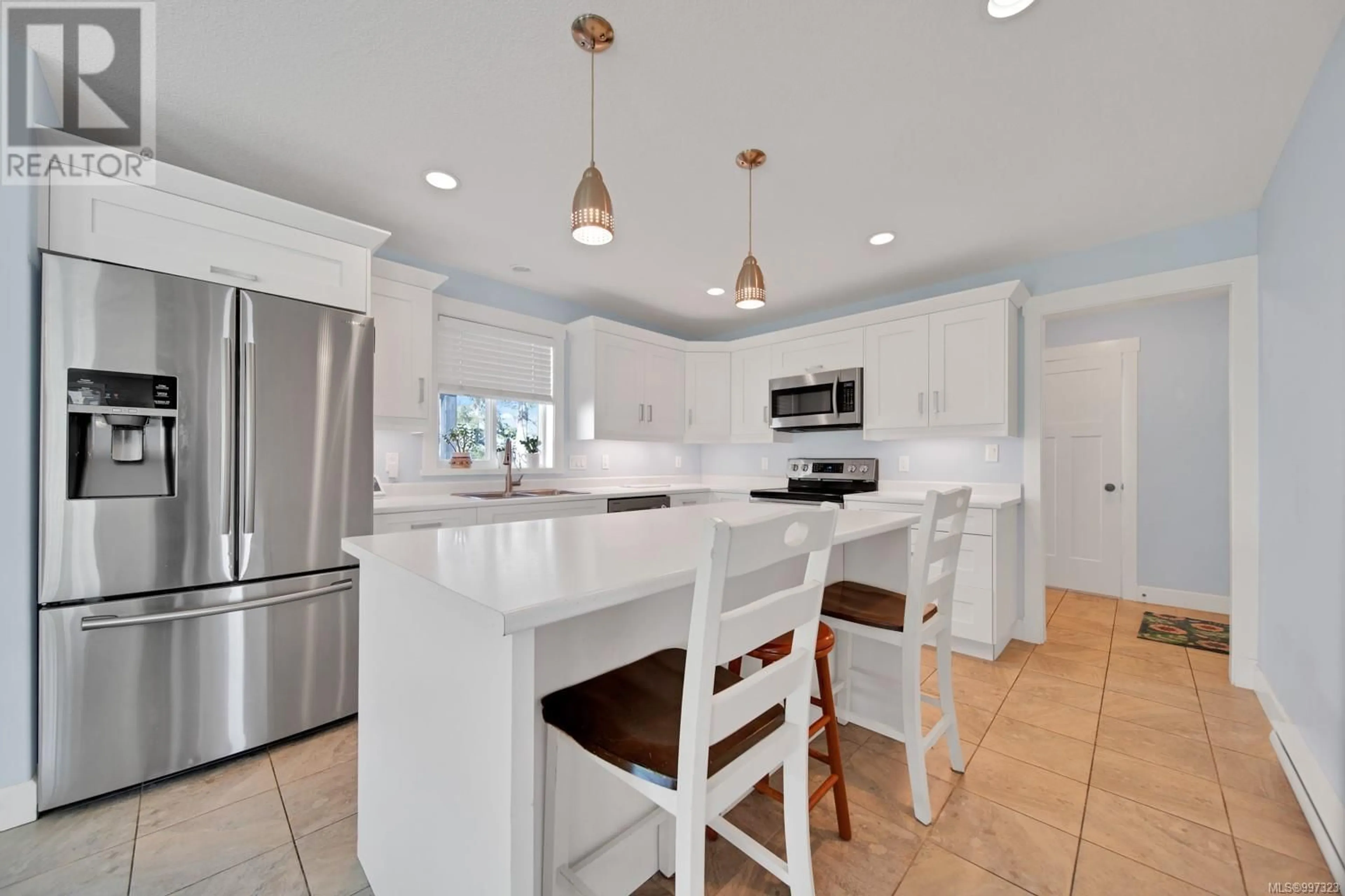 Open concept kitchen, ceramic/tile floor for 520 MARISA STREET, Nanaimo British Columbia V9R0H5