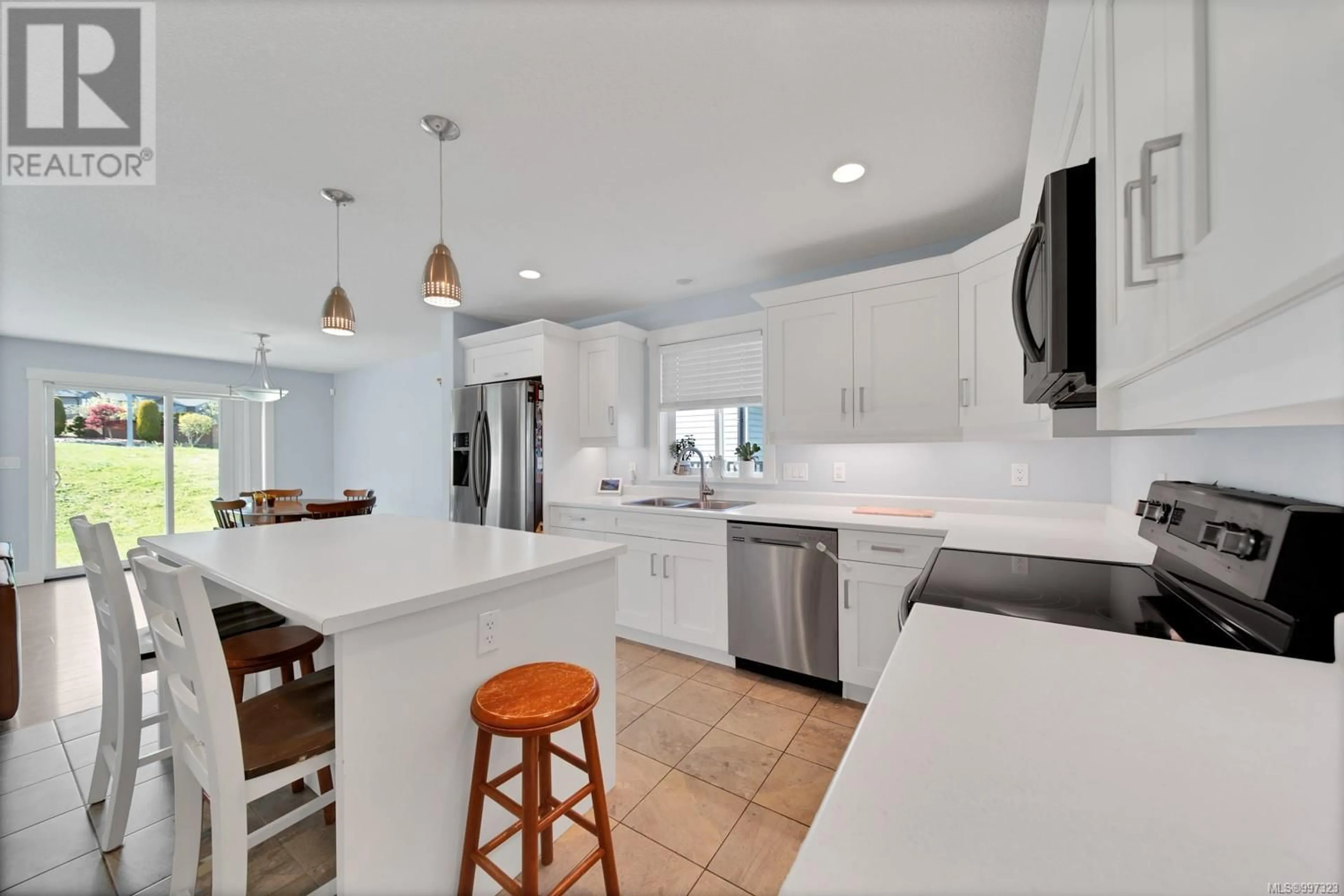 Open concept kitchen, ceramic/tile floor for 520 MARISA STREET, Nanaimo British Columbia V9R0H5