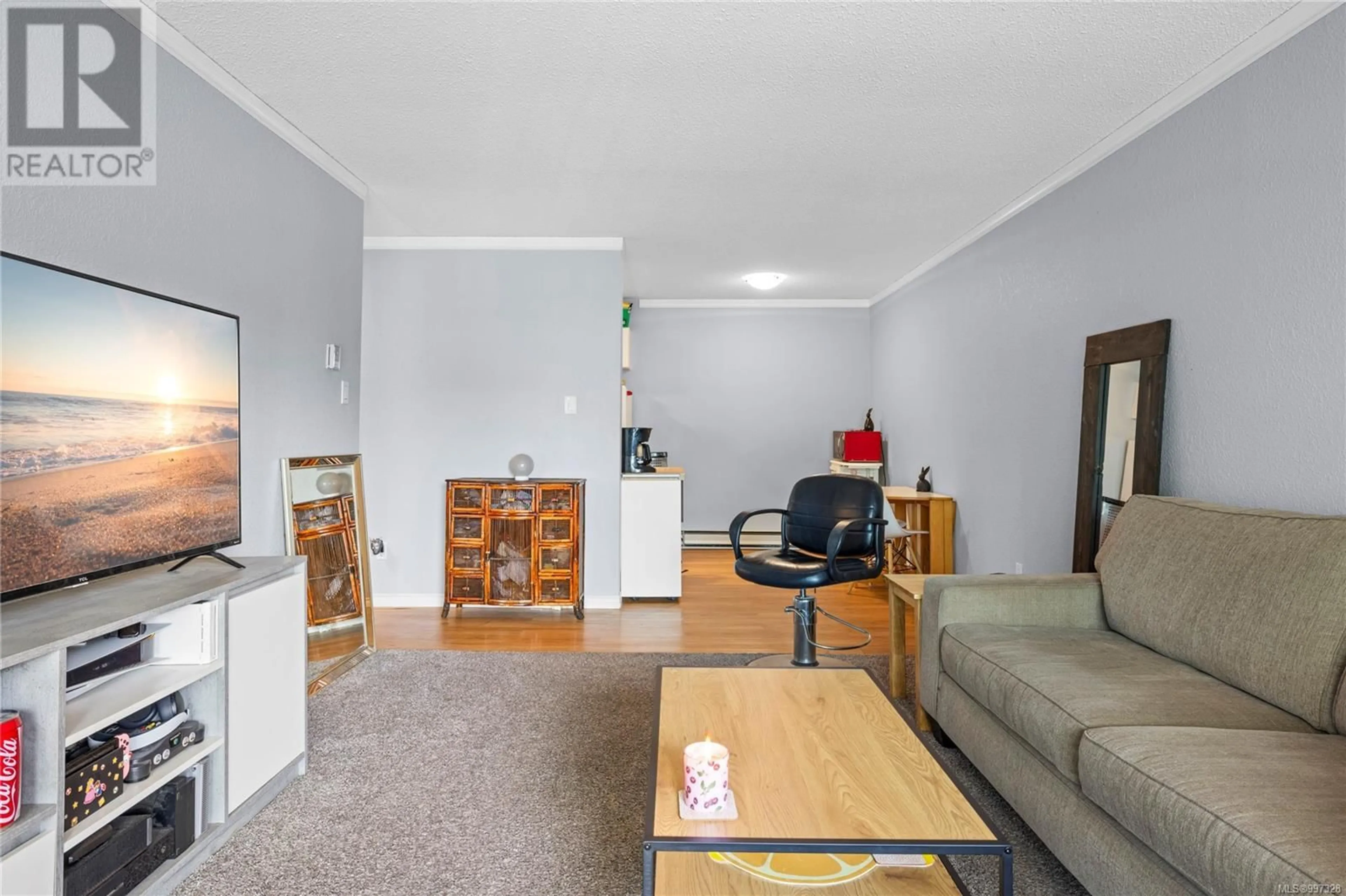 Living room with furniture, carpet floor for 216 - 1600 DUFFERIN CRESCENT, Nanaimo British Columbia V9S5N2