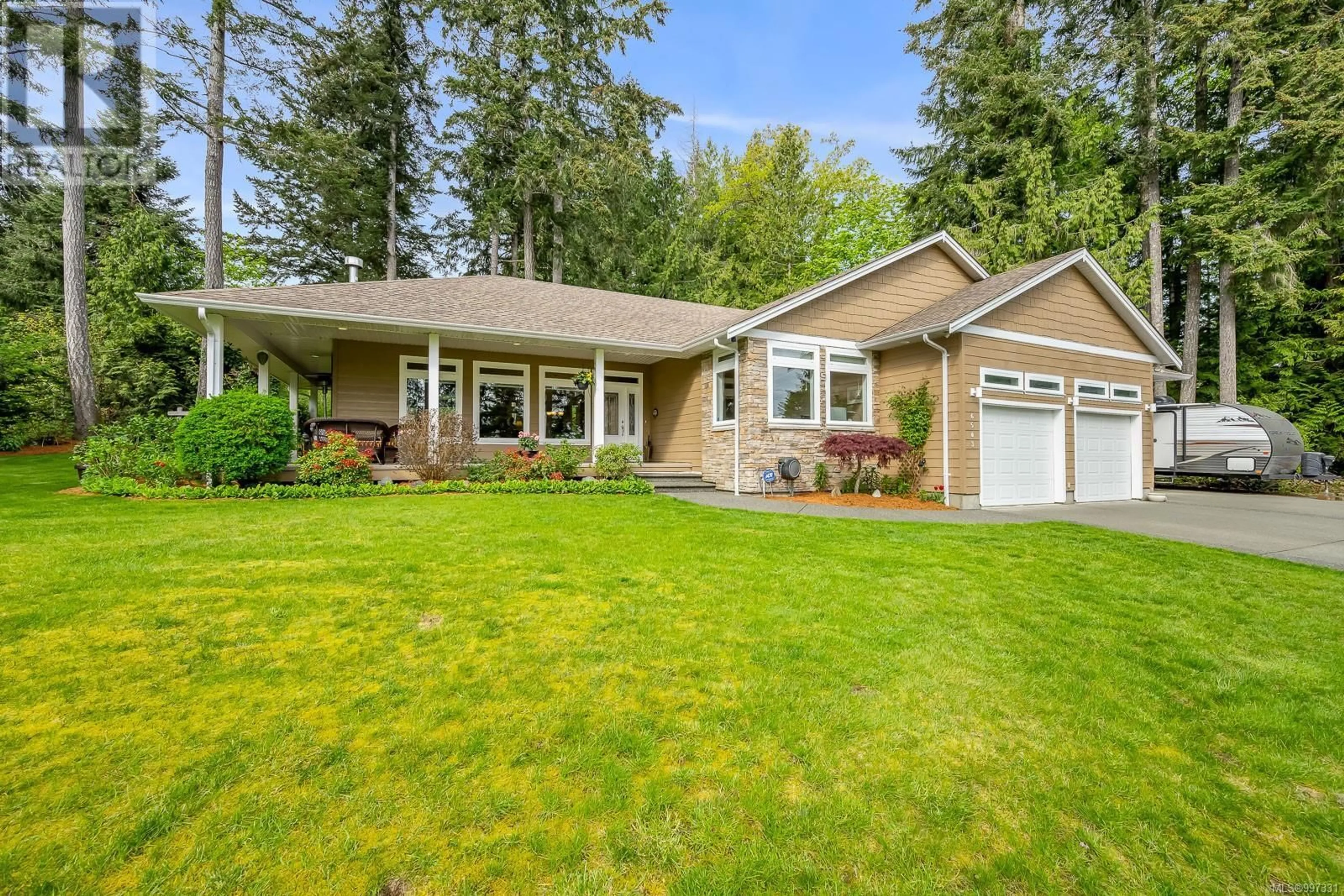 Home with vinyl exterior material, unknown for 6503 WALKER FRONTAGE ROAD, Fanny Bay British Columbia V0R1W0