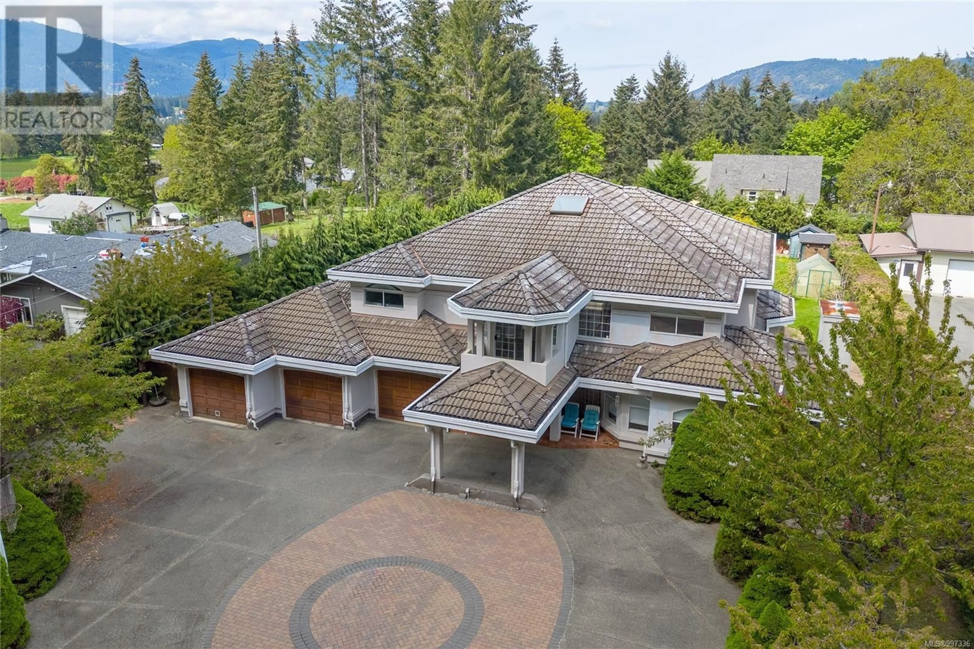 A pic from outside/outdoor area/front of a property/back of a property/a pic from drone, mountain view for 2343 INVERARITY ROAD, Duncan British Columbia V9L4K1